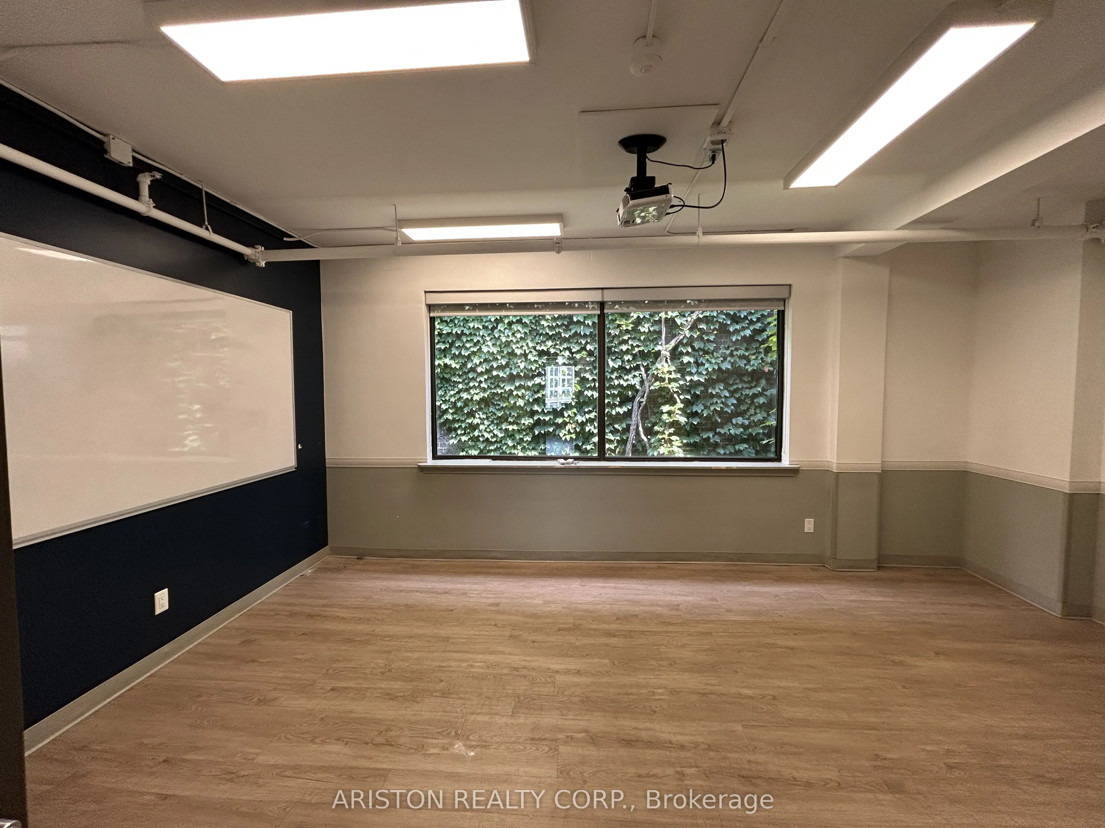 2489 Bloor Street W