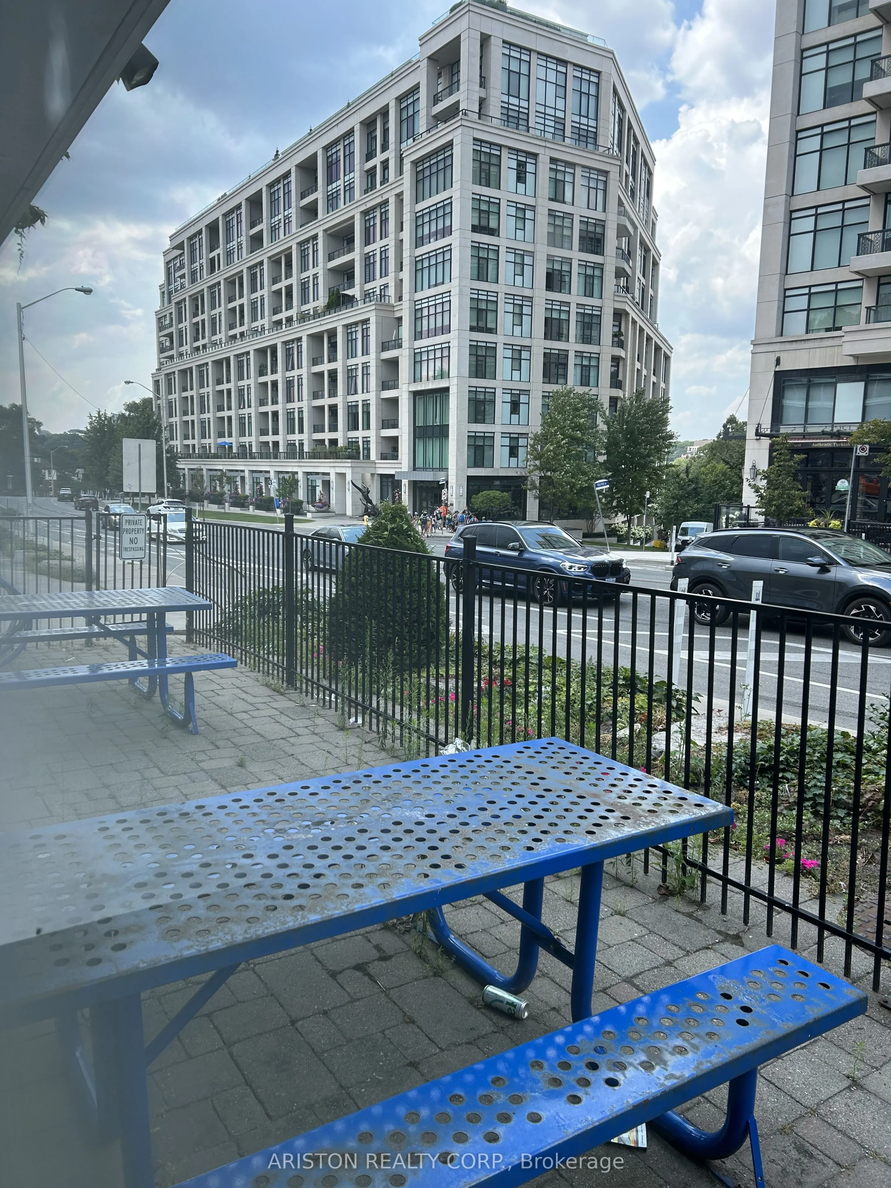 2489 Bloor Street W