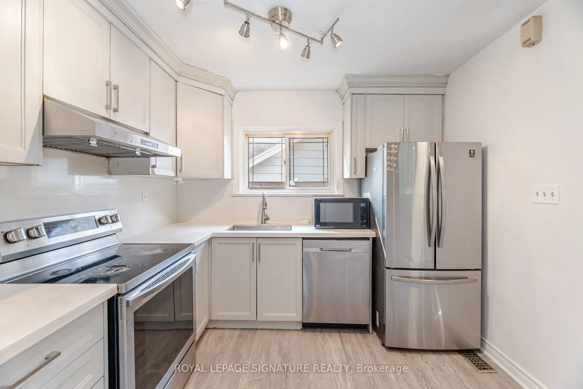 48 Gladsmore Crescent, #1