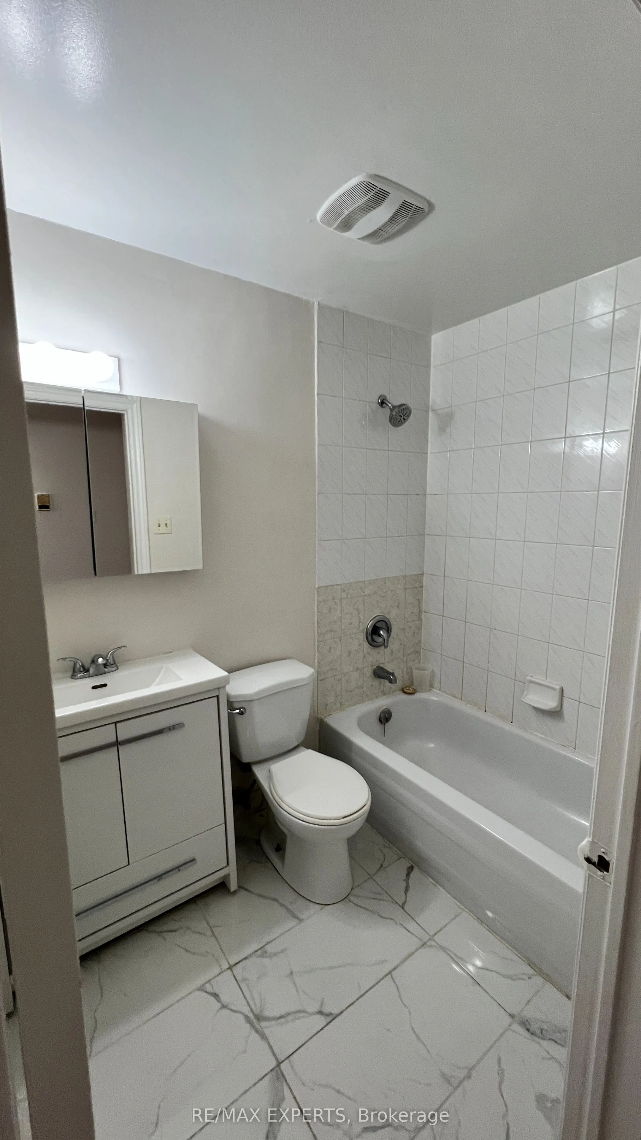 8 Main Street, #202