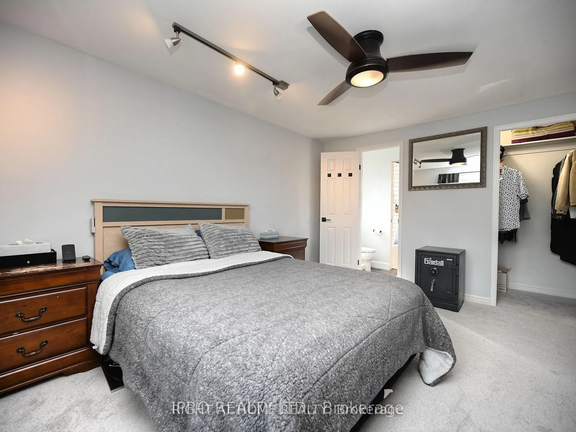 986 Vanier Drive