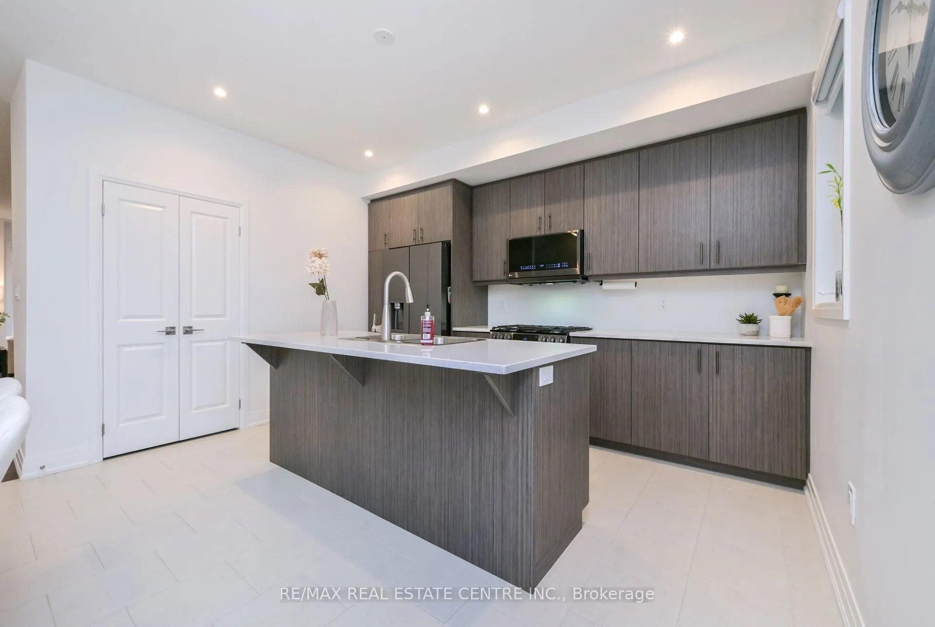 24 Humberstone Drive E