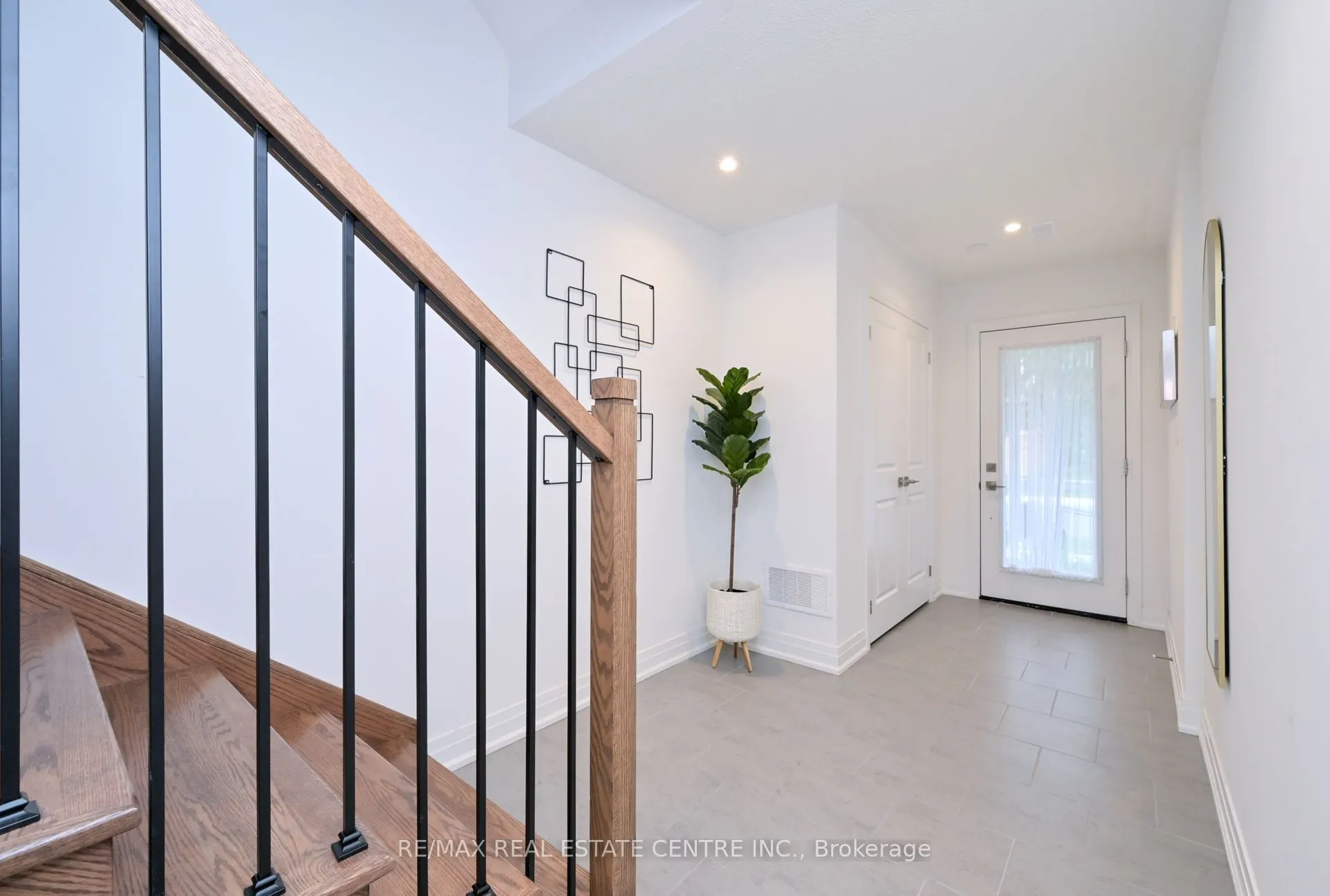 24 Humberstone Drive E