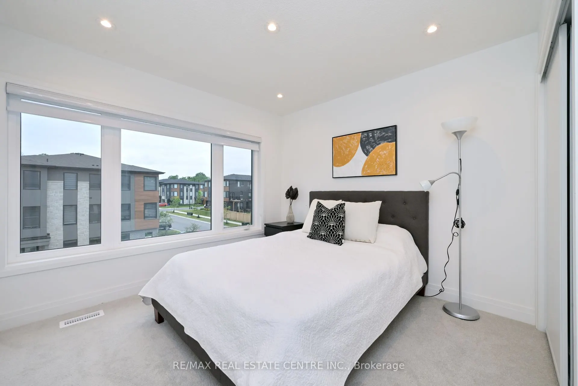 24 Humberstone Drive E