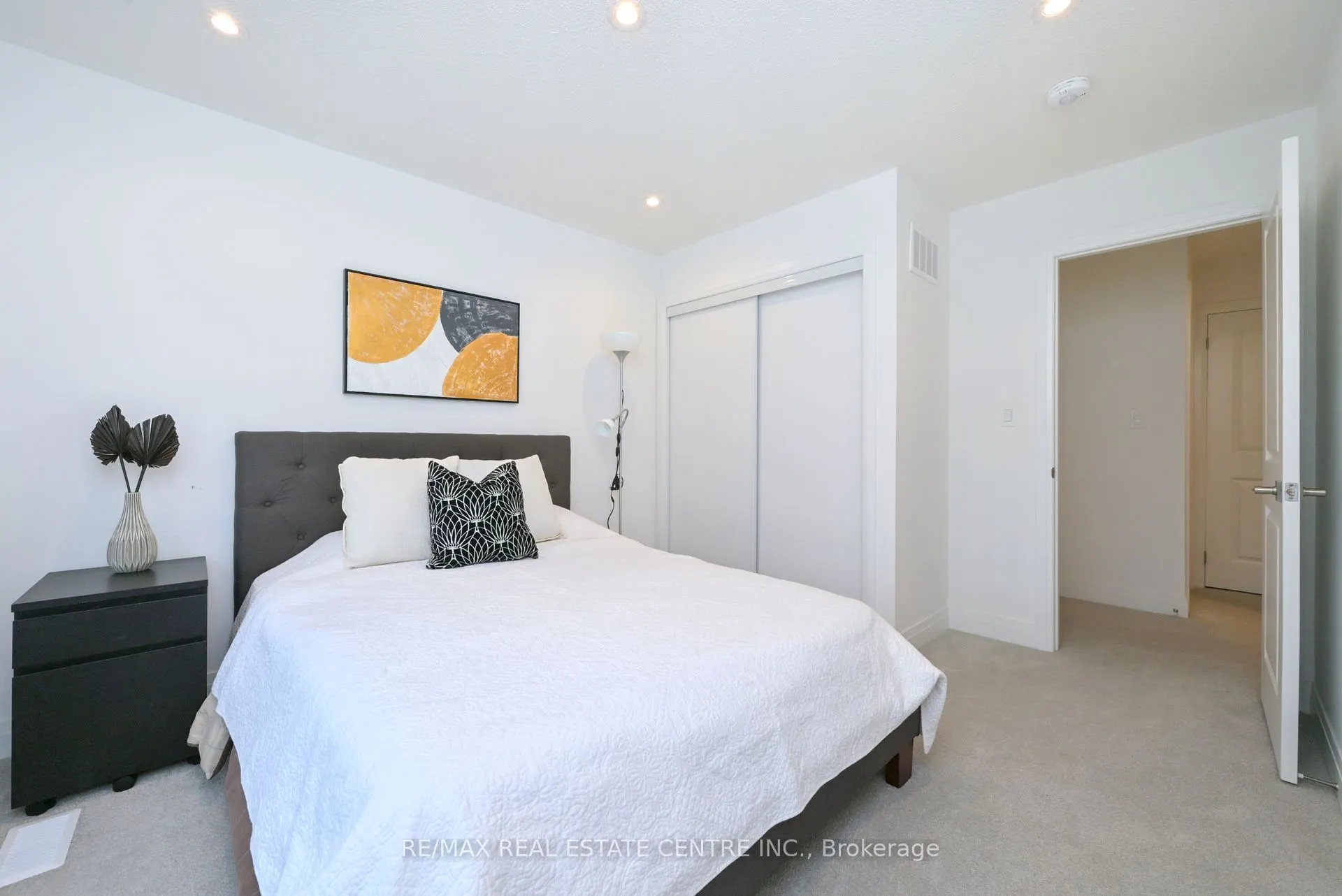 24 Humberstone Drive E