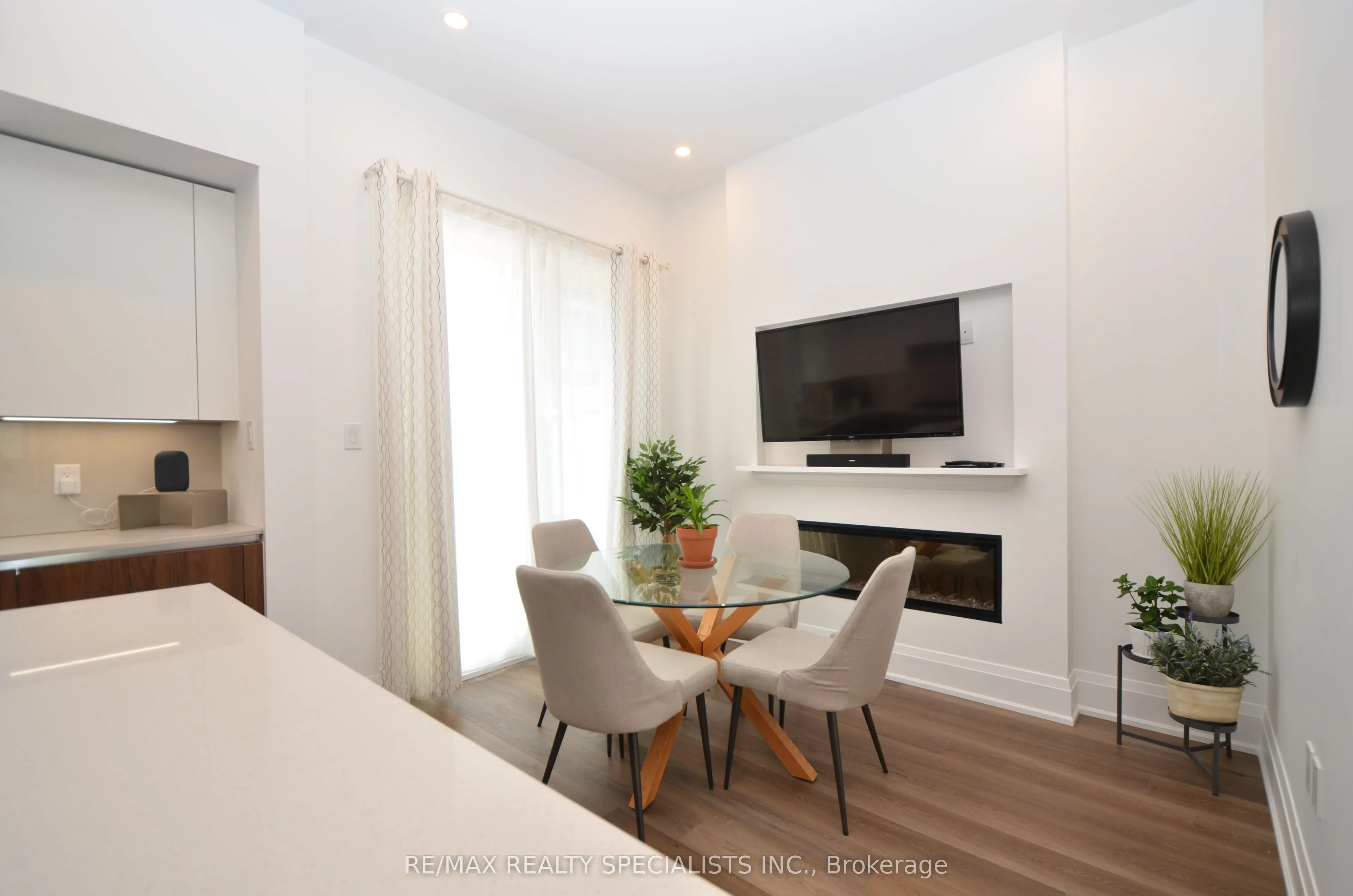 127 HIGH Street W, #27