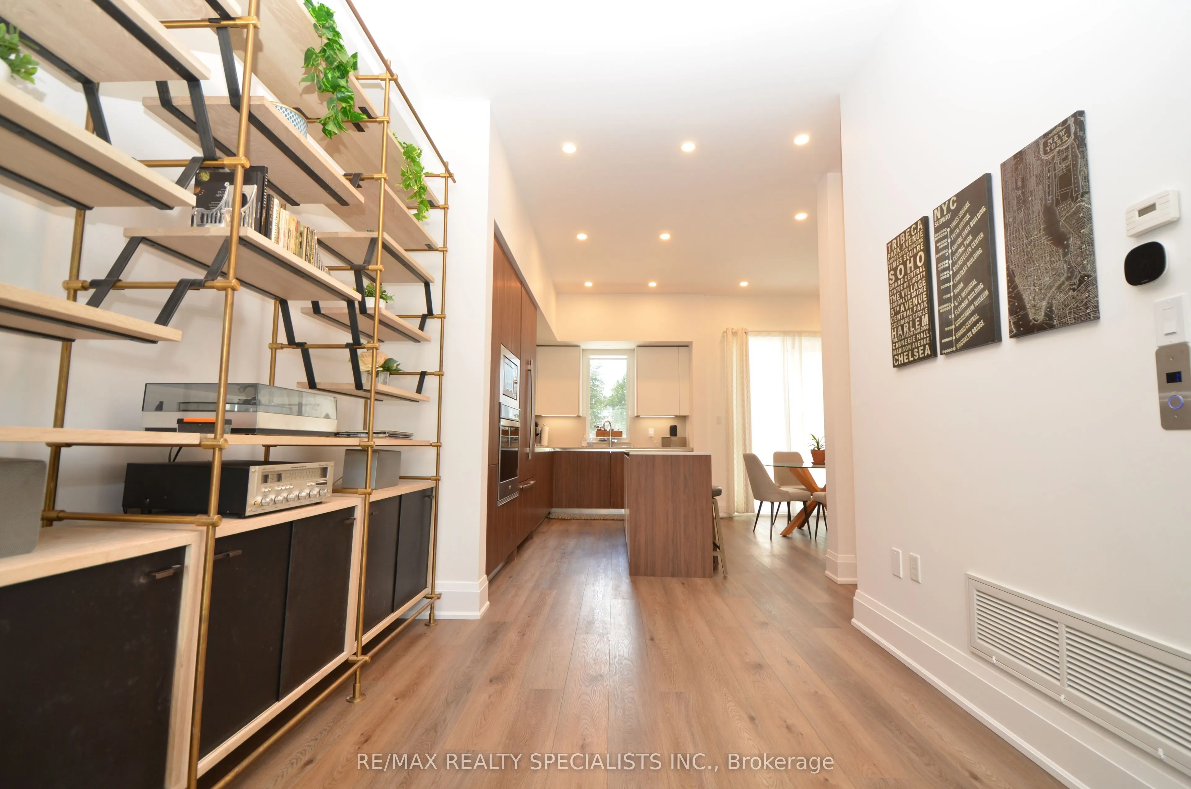 127 HIGH Street W, #27