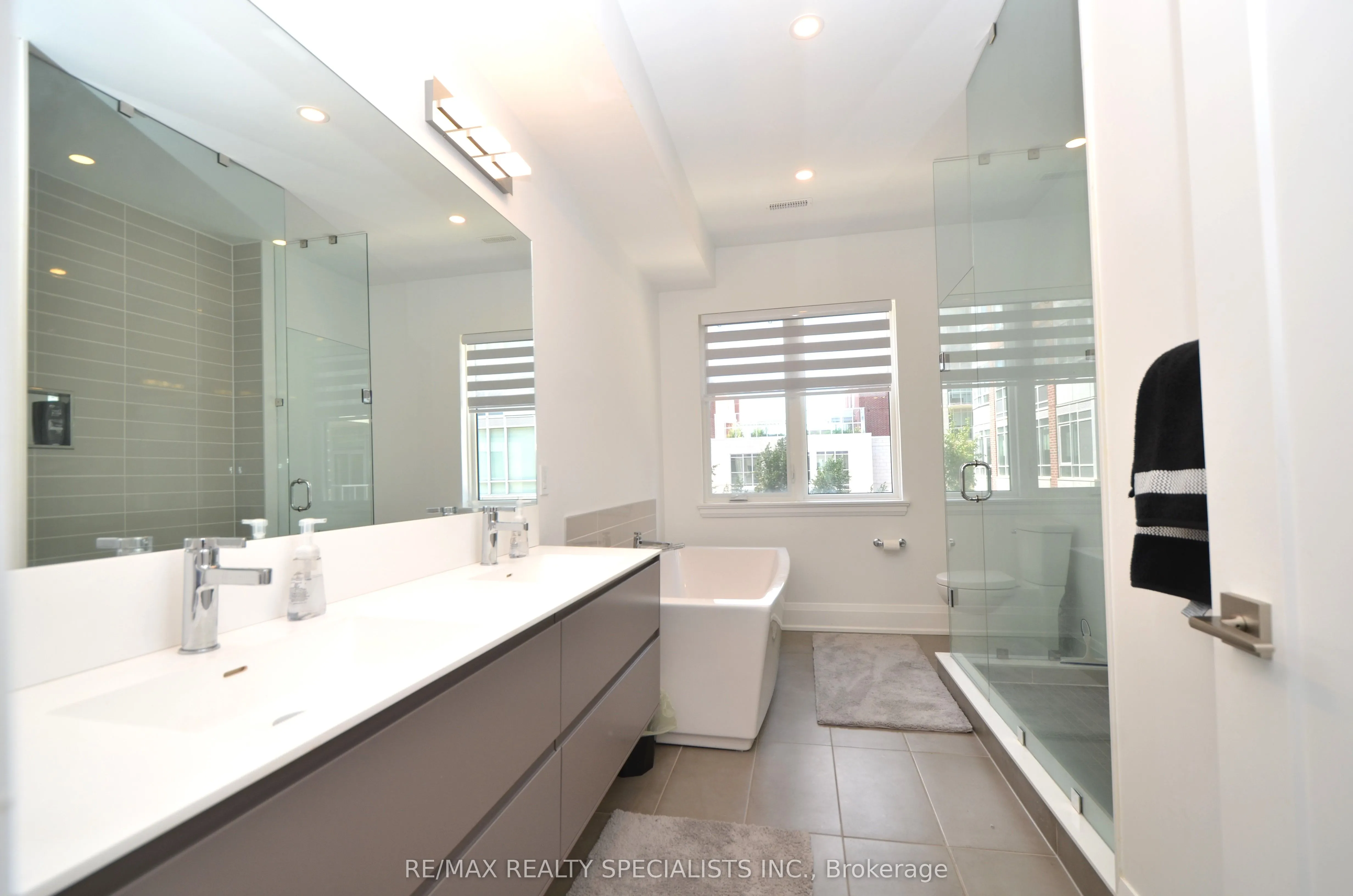 127 HIGH Street W, #27