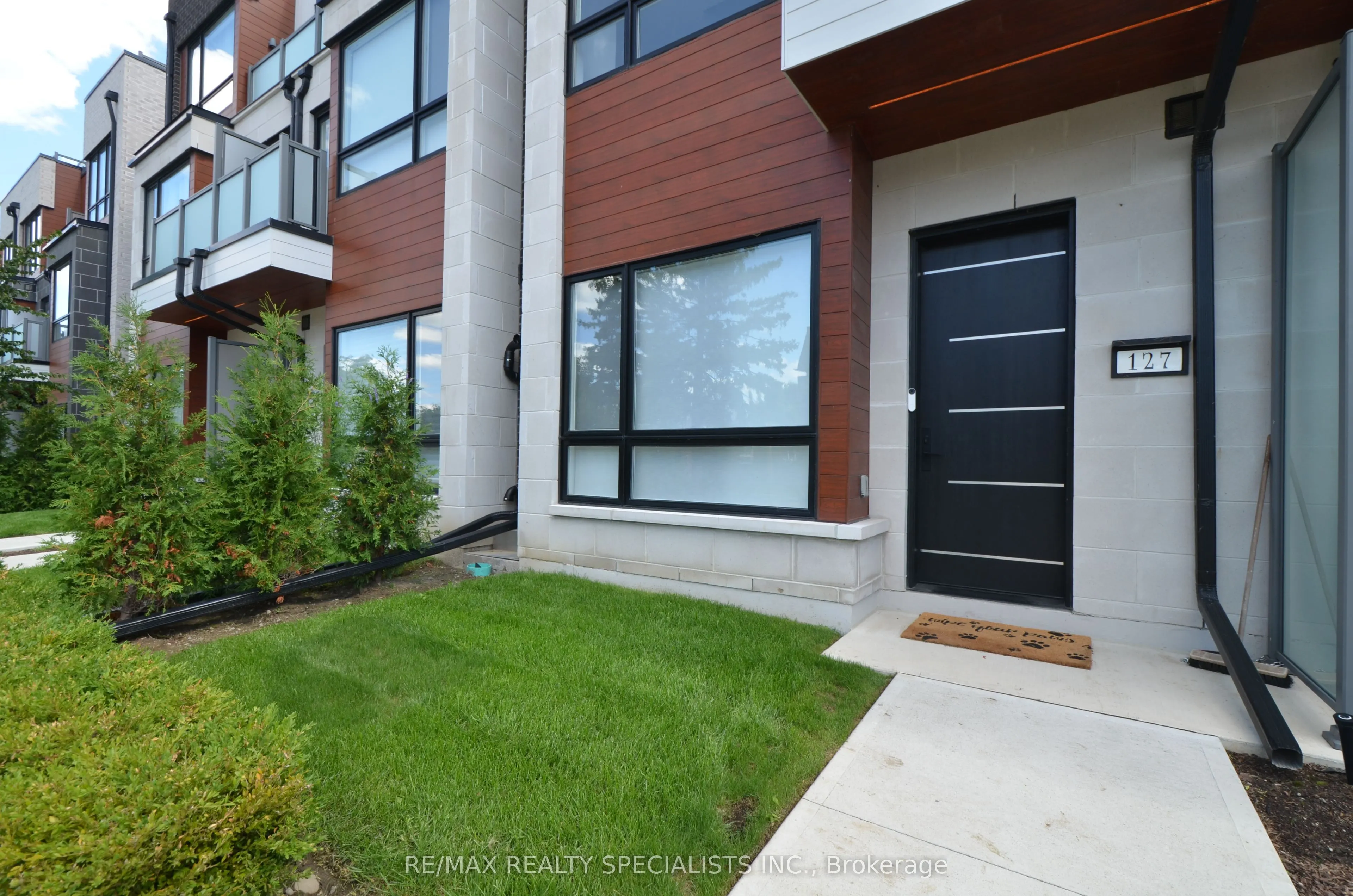 127 HIGH Street W, #27