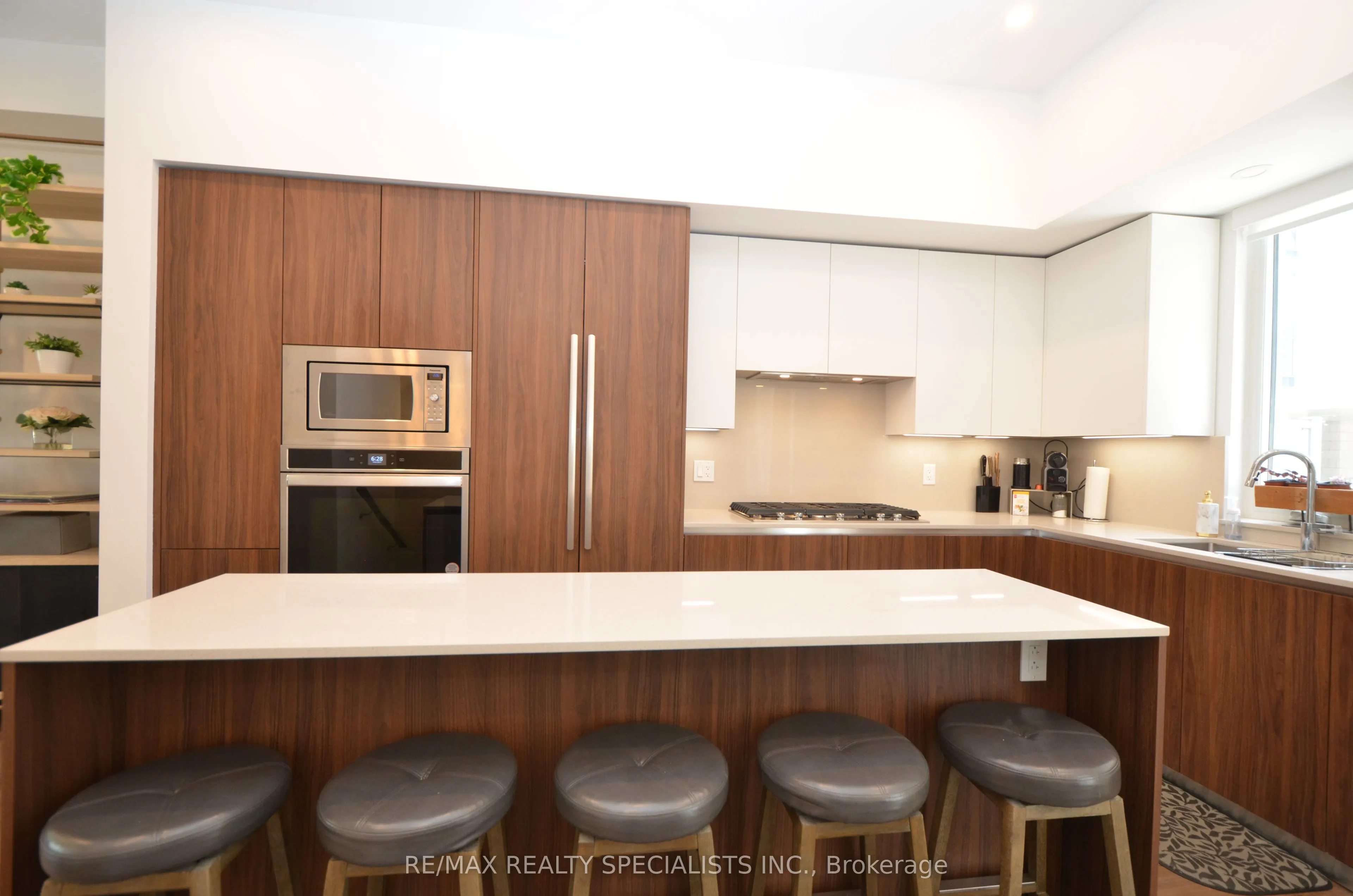 127 HIGH Street W, #27