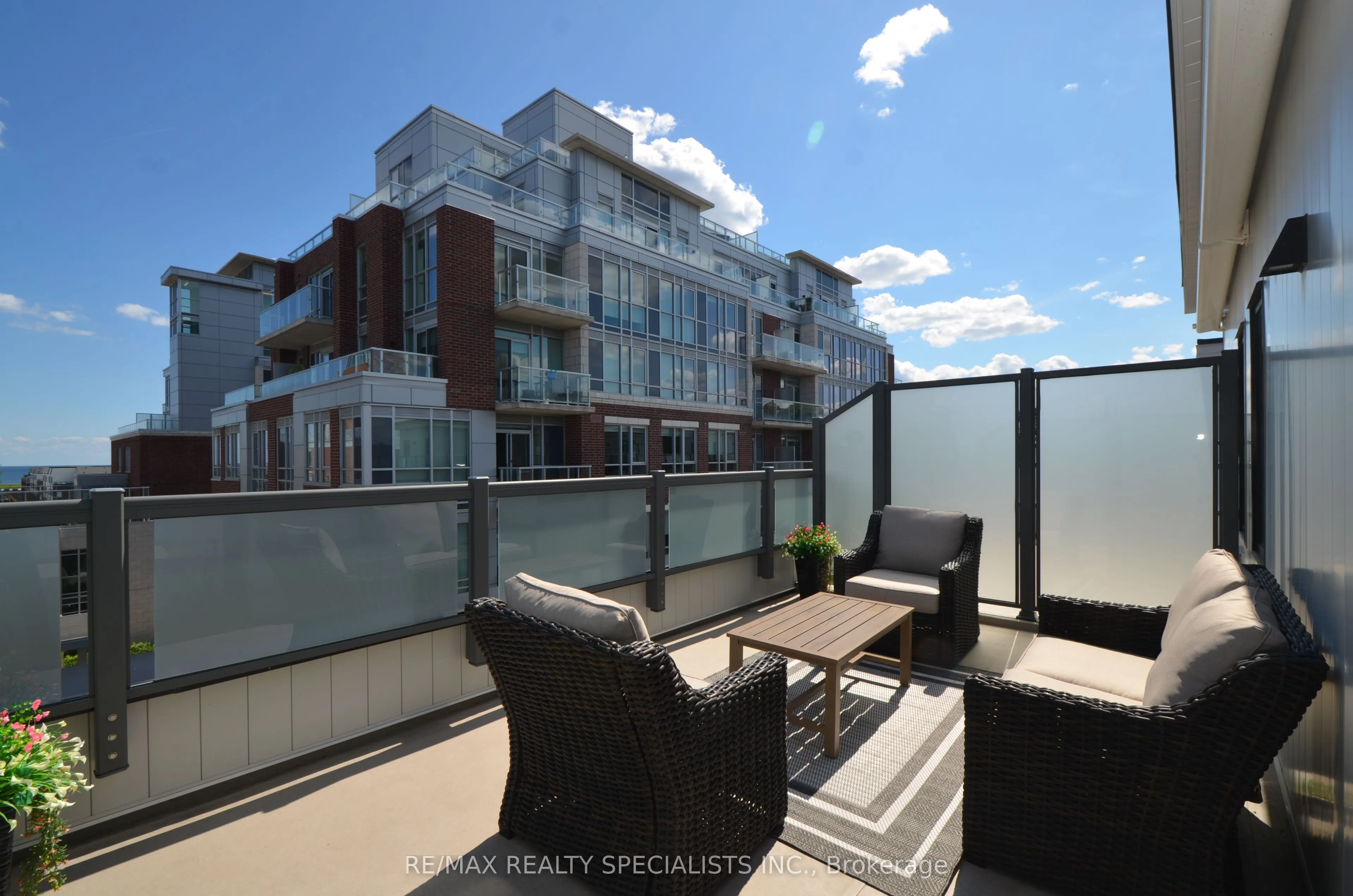 127 HIGH Street W, #27