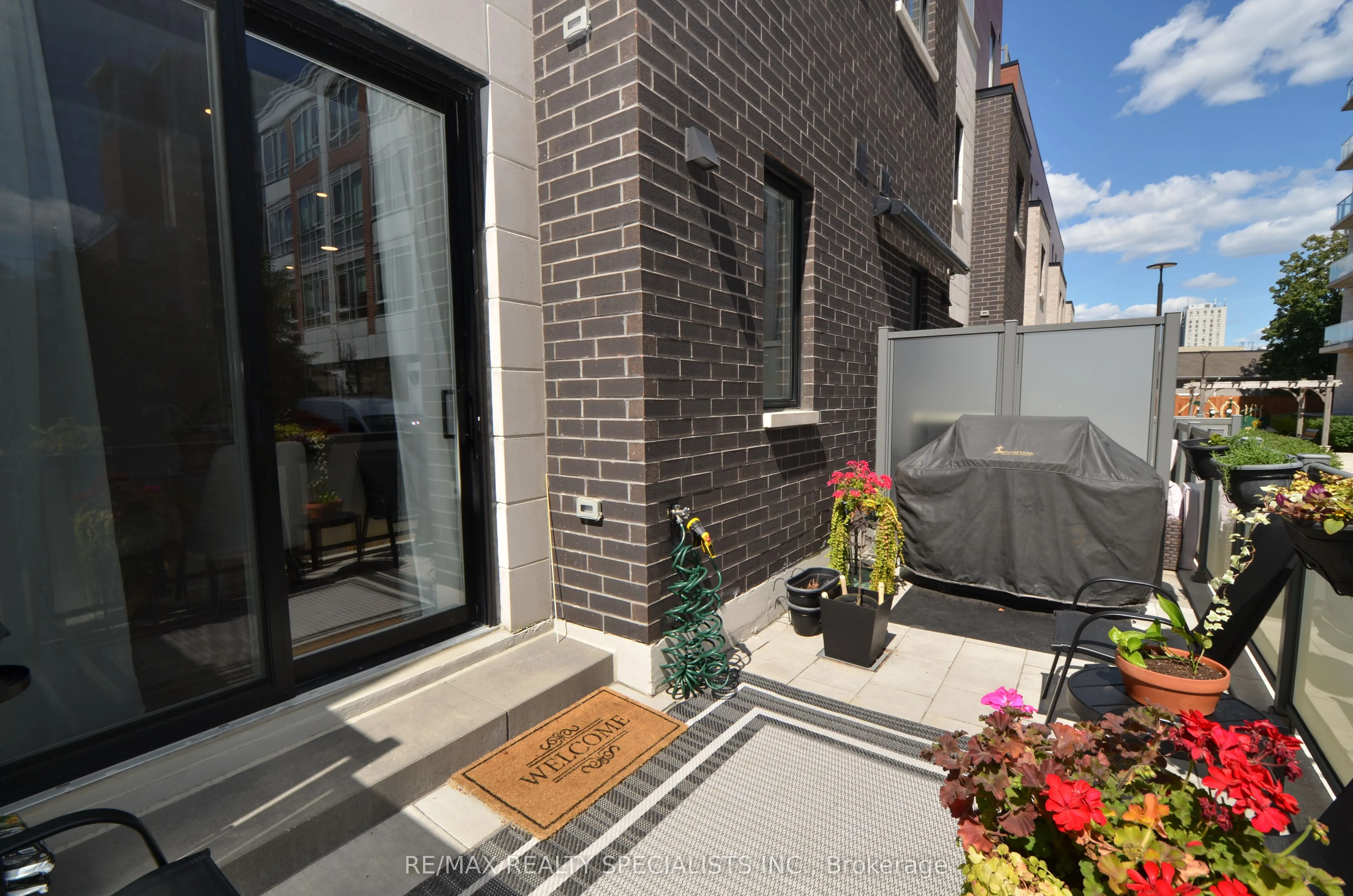 127 HIGH Street W, #27