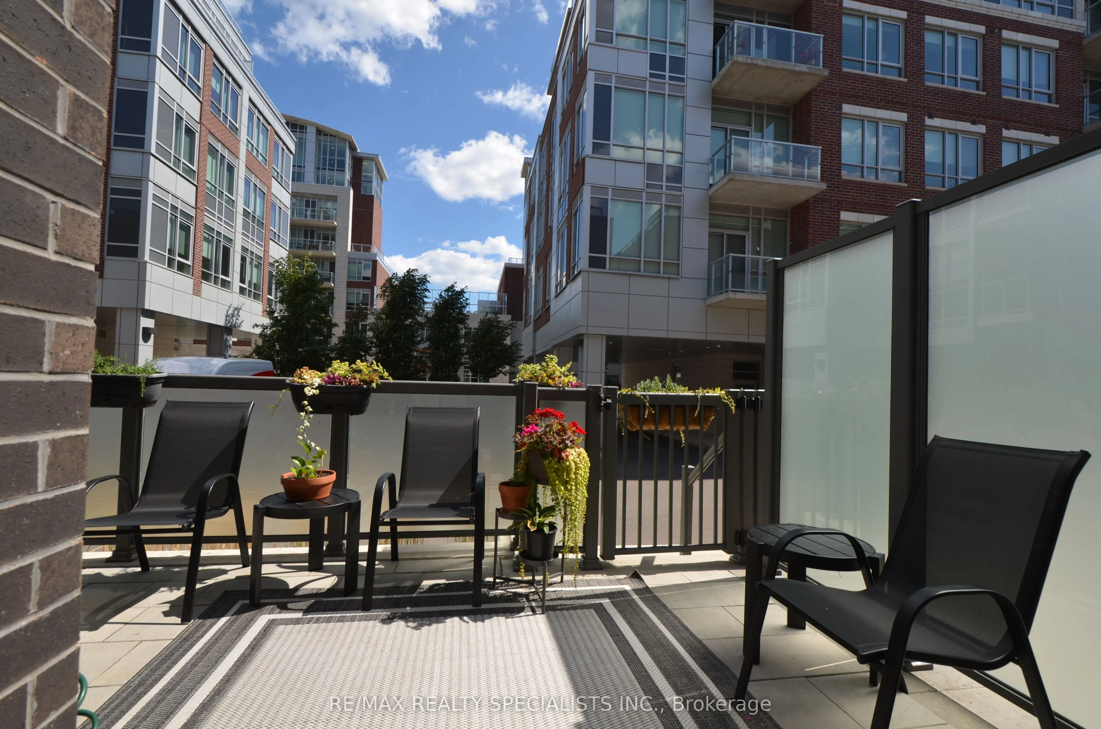 127 HIGH Street W, #27