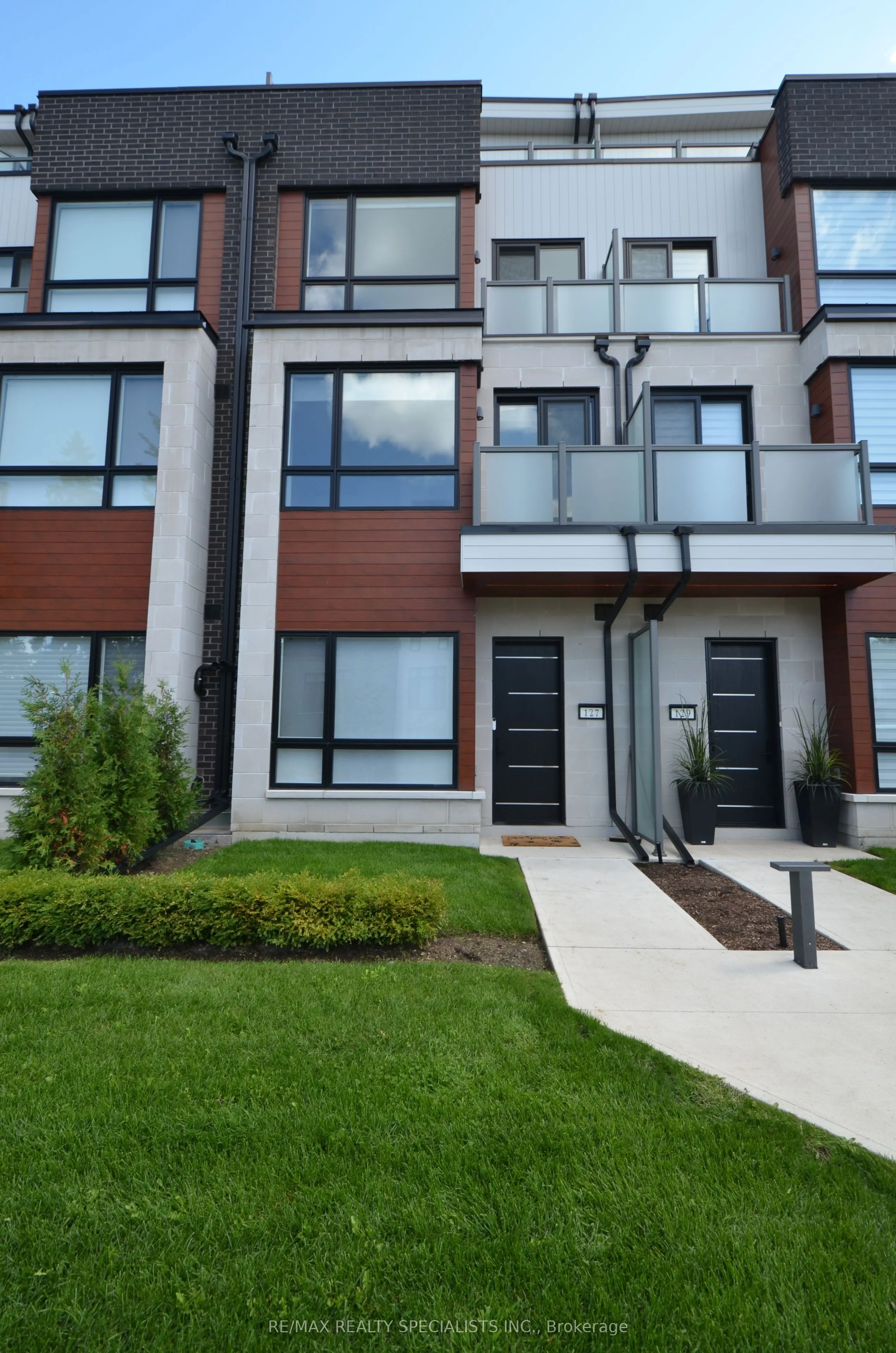 127 HIGH Street W, #27