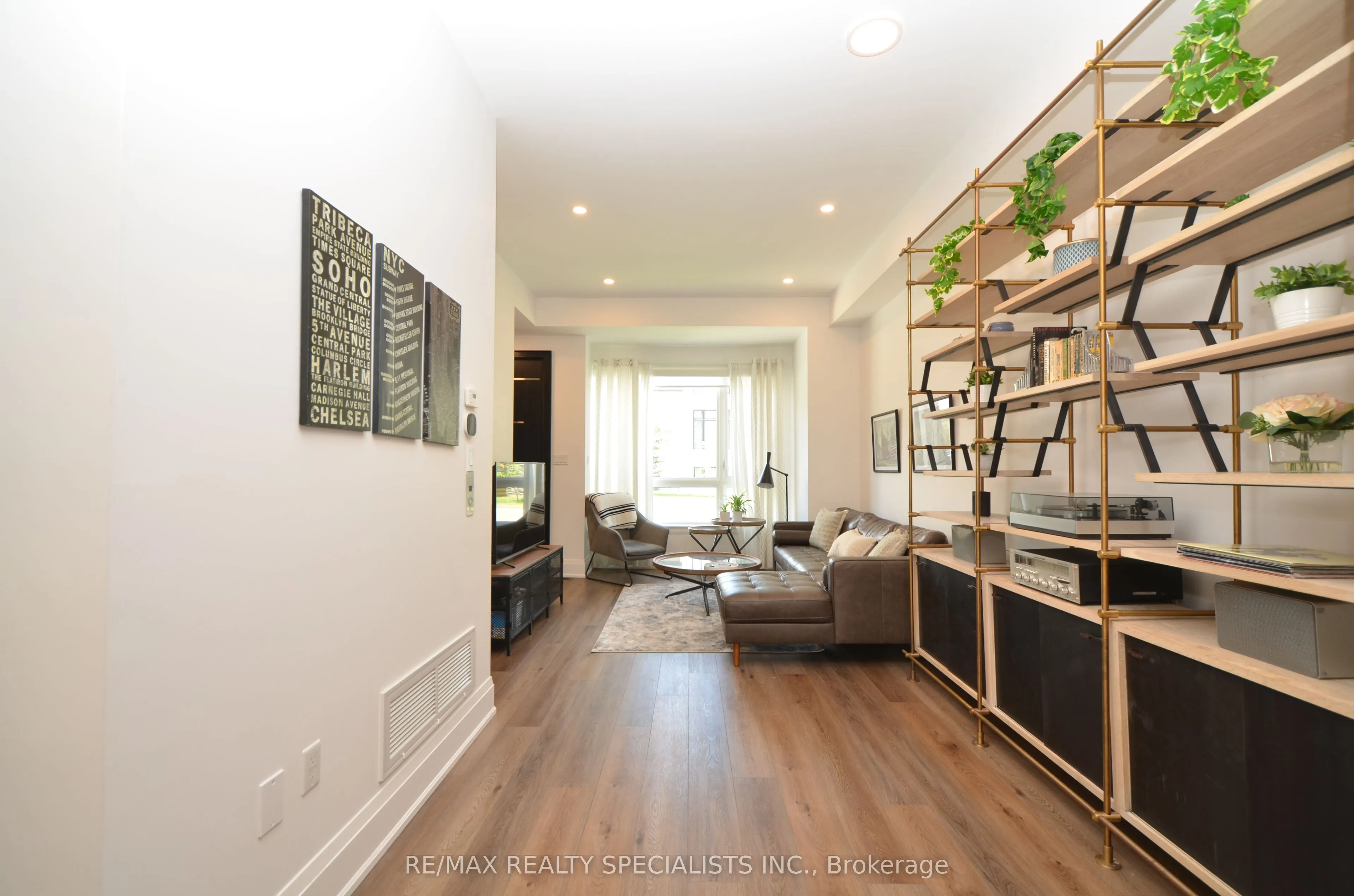 127 HIGH Street W, #27