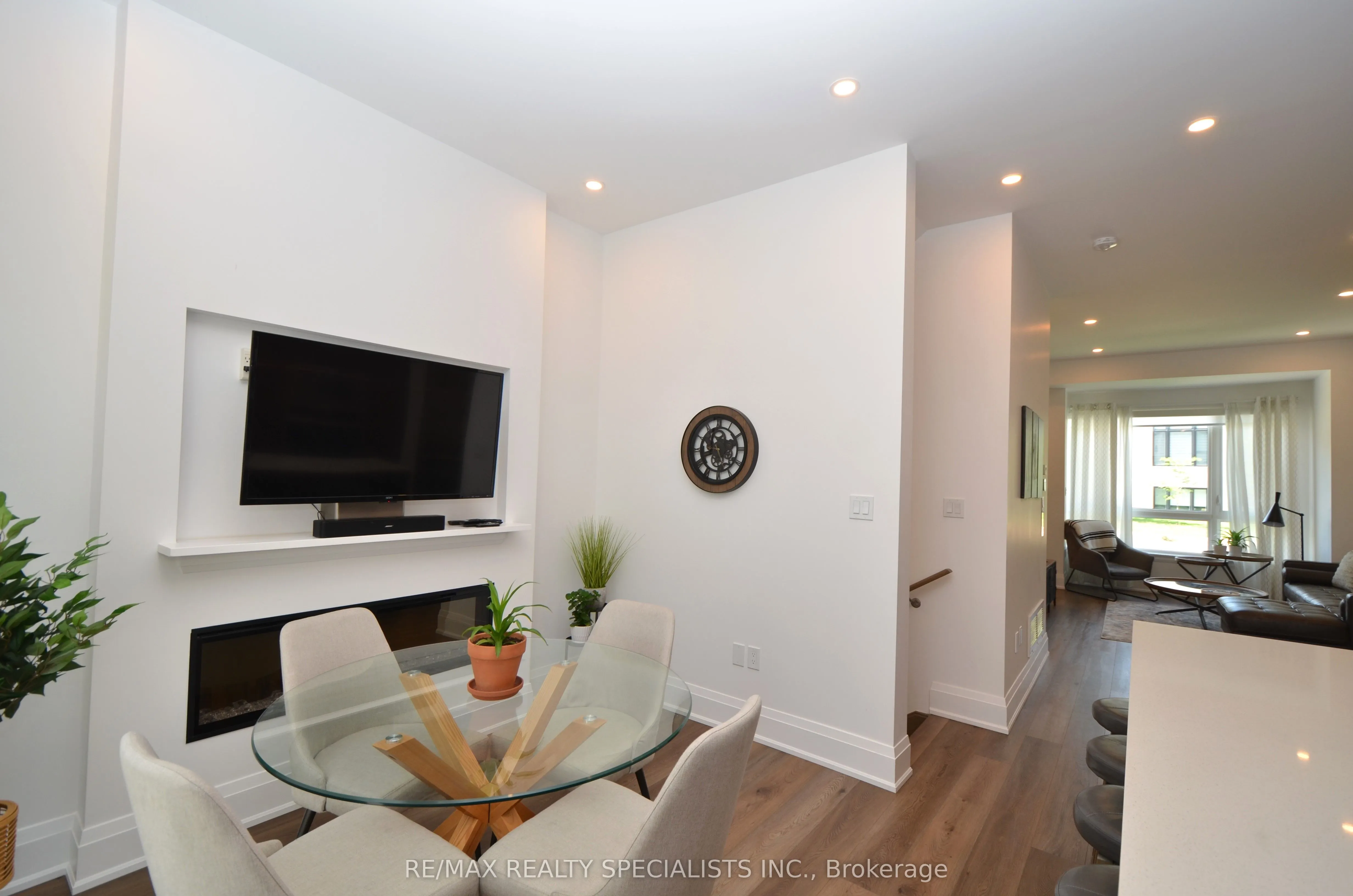 127 HIGH Street W, #27