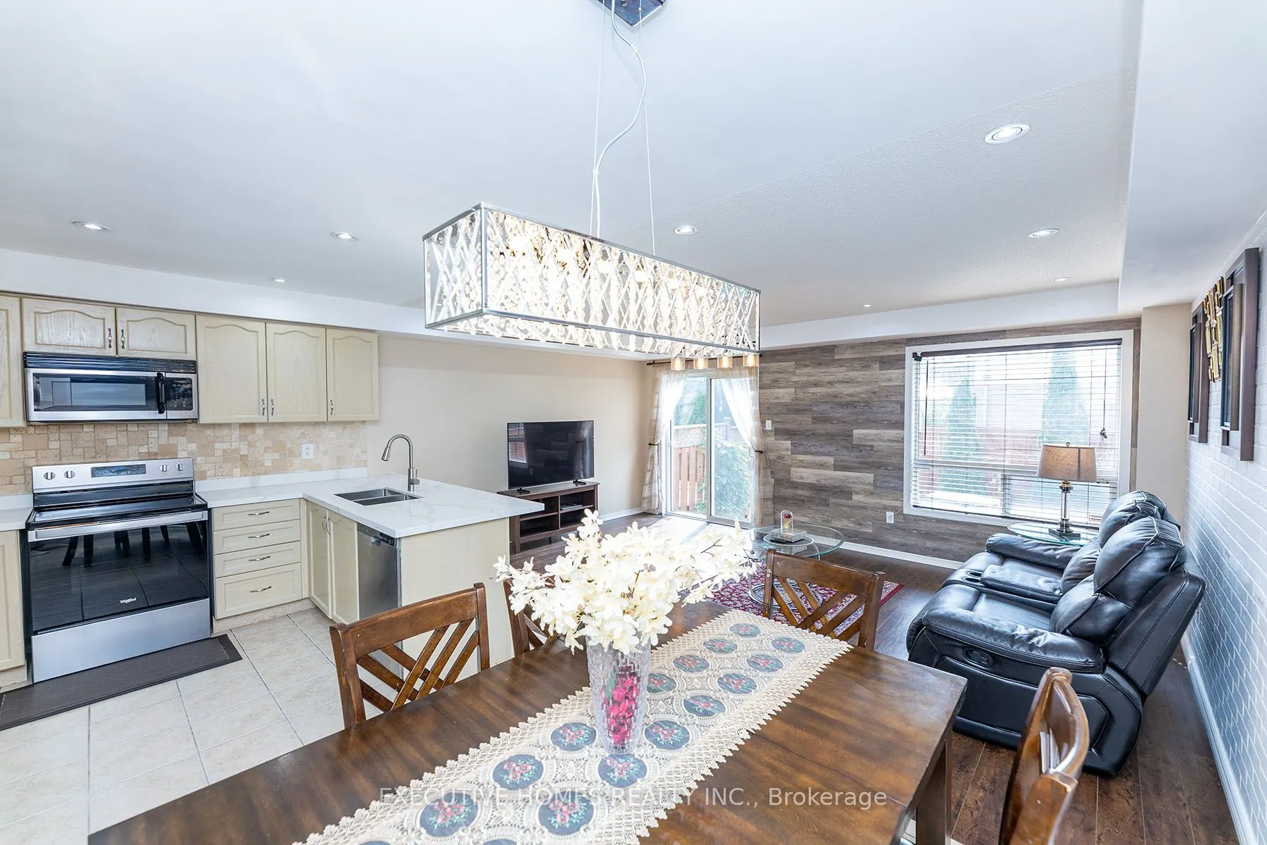 416 Hobbs Crescent