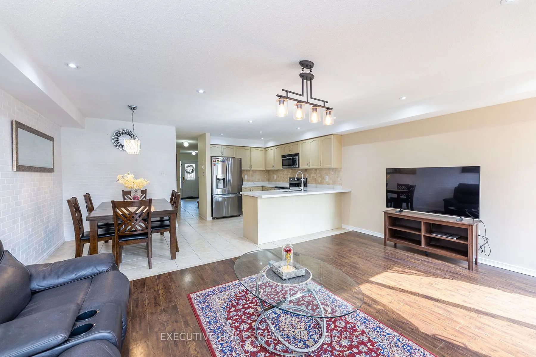 416 Hobbs Crescent
