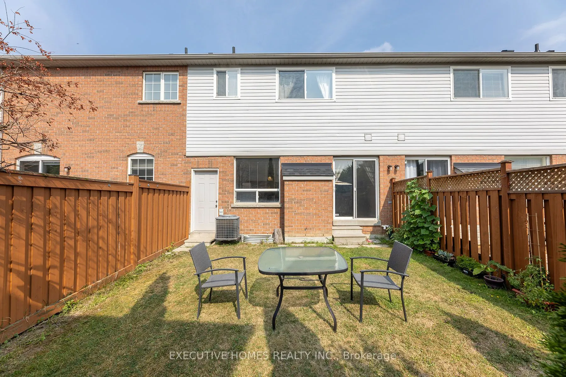 416 Hobbs Crescent