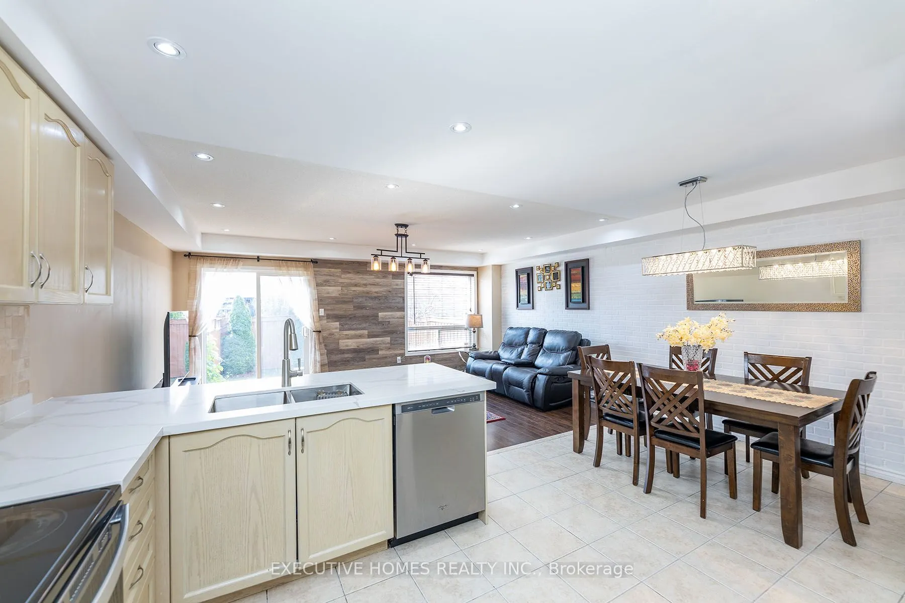 416 Hobbs Crescent