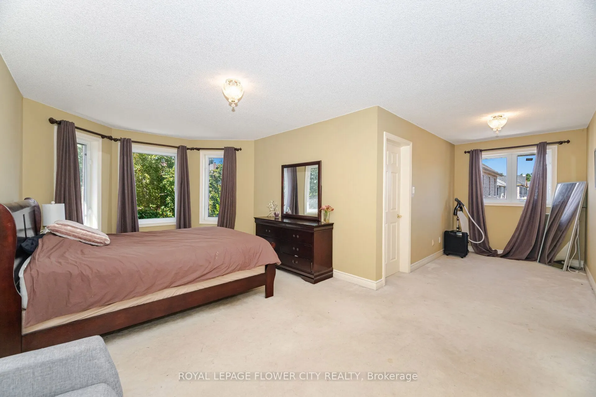 14 Antrim Court E