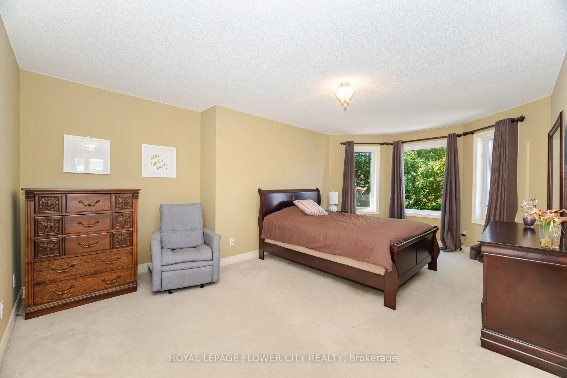 14 Antrim Court E