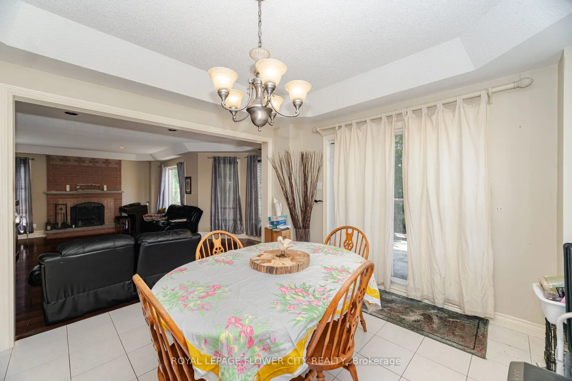 14 Antrim Court E