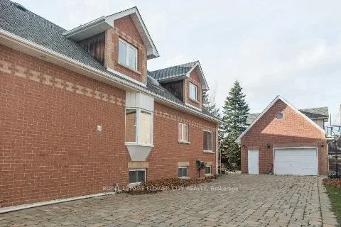 14 Antrim Court E