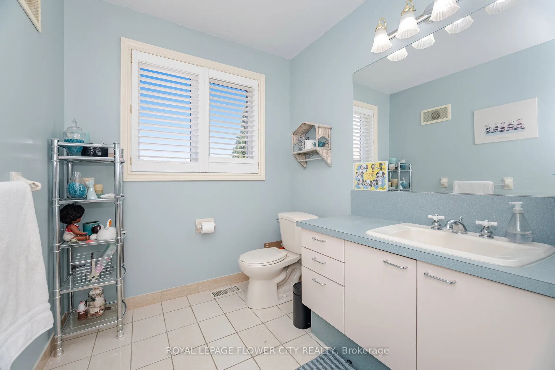 14 Antrim Court E