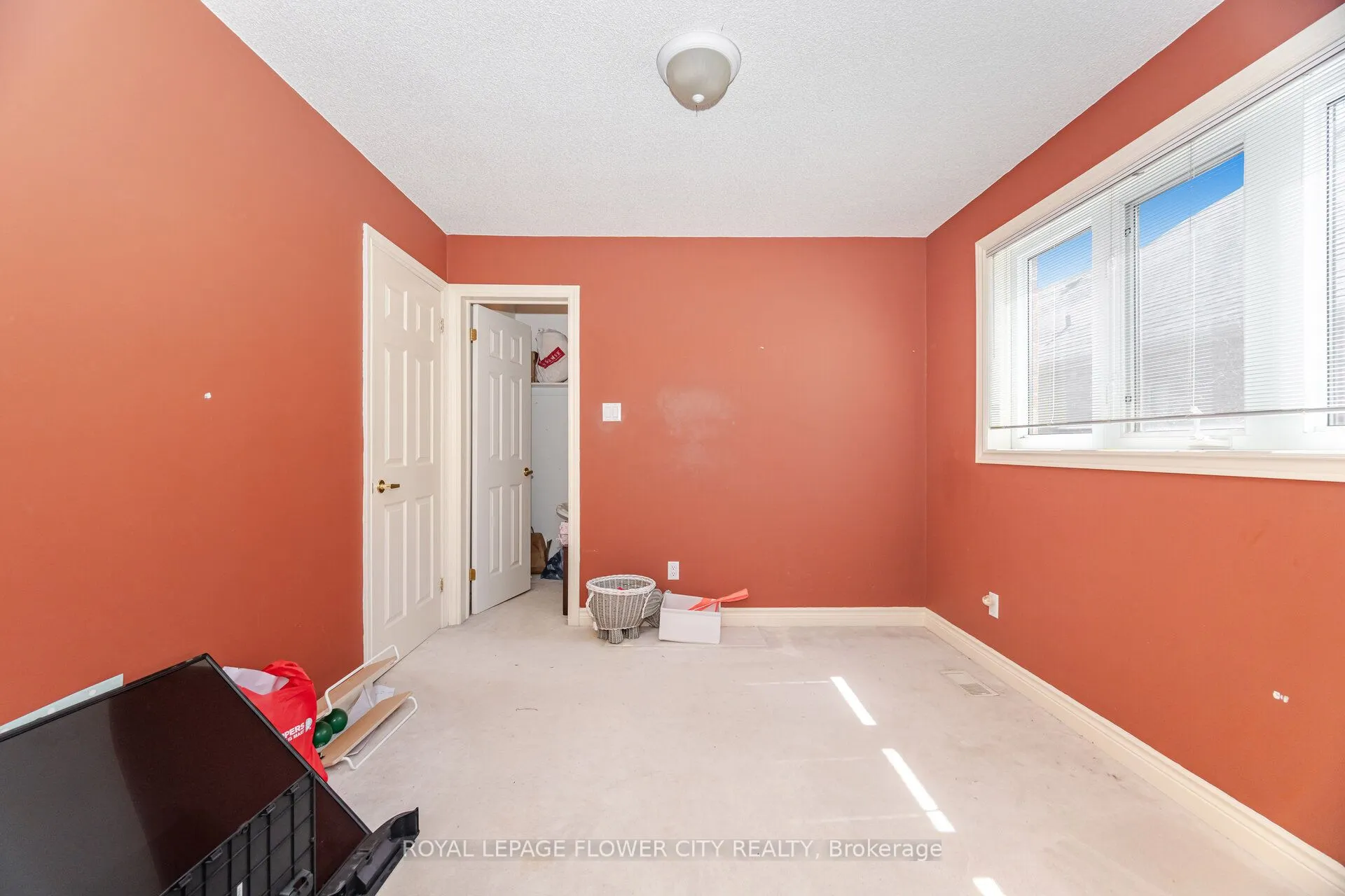 14 Antrim Court E