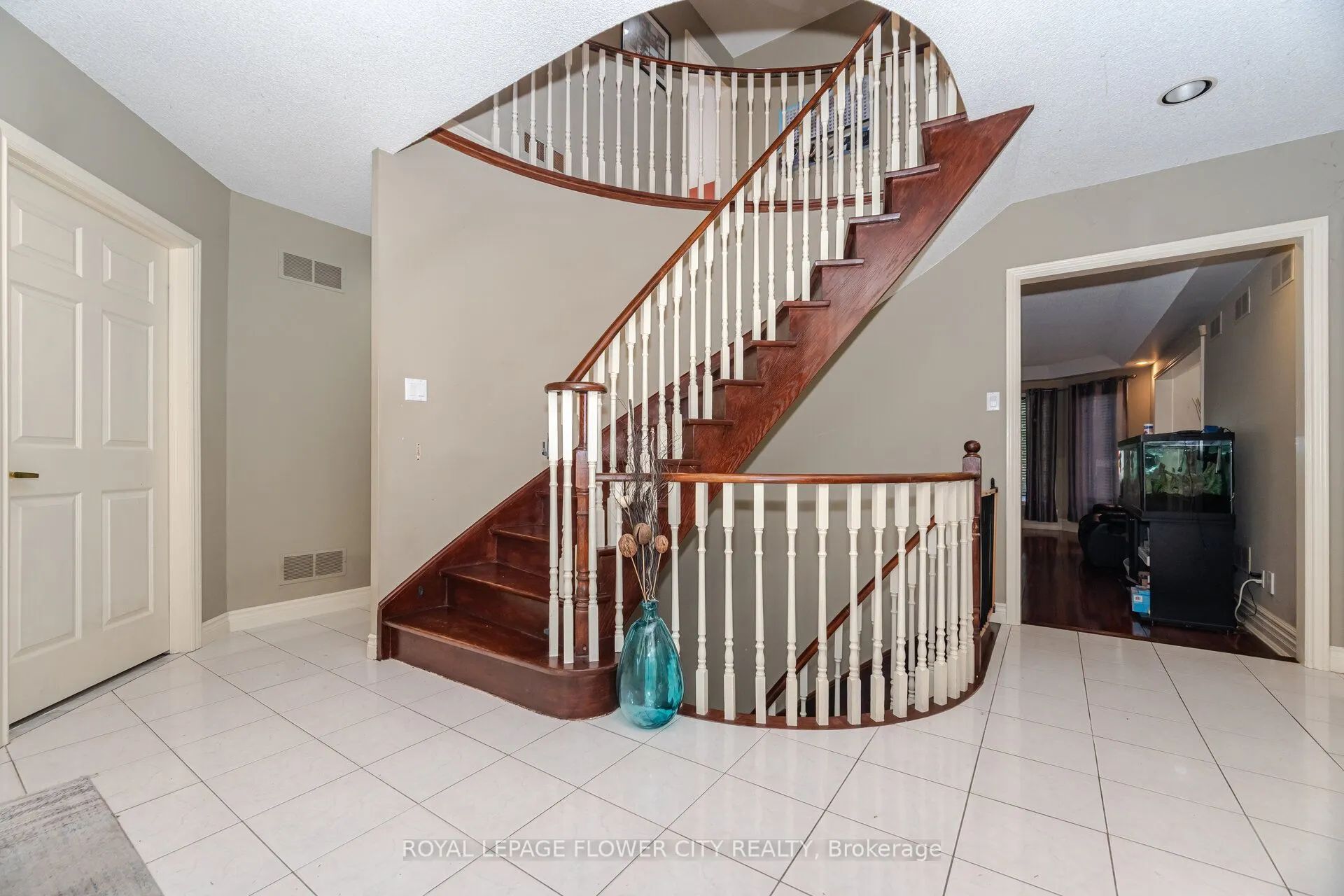 14 Antrim Court E