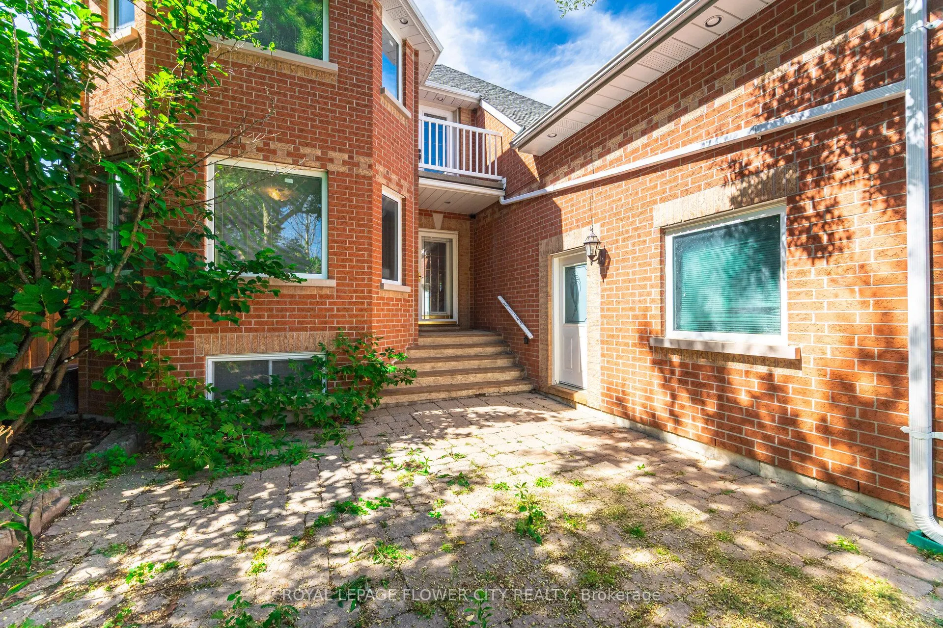 14 Antrim Court E