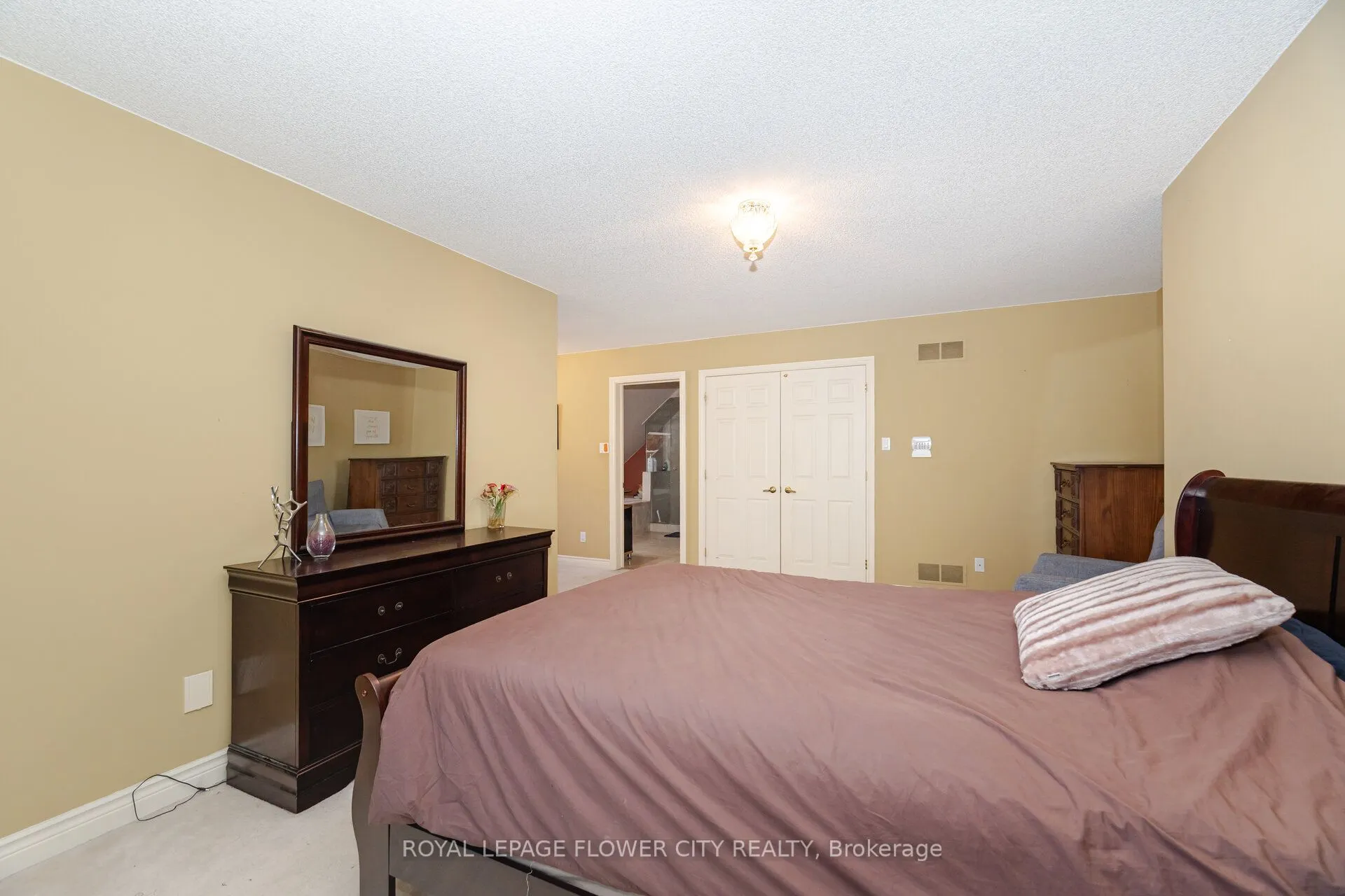 14 Antrim Court E