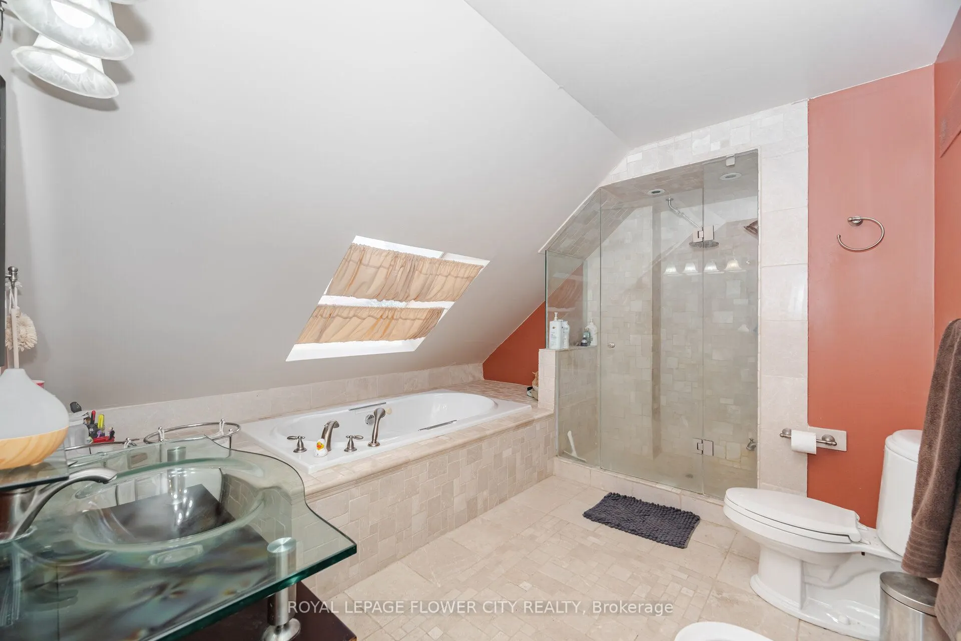 14 Antrim Court E