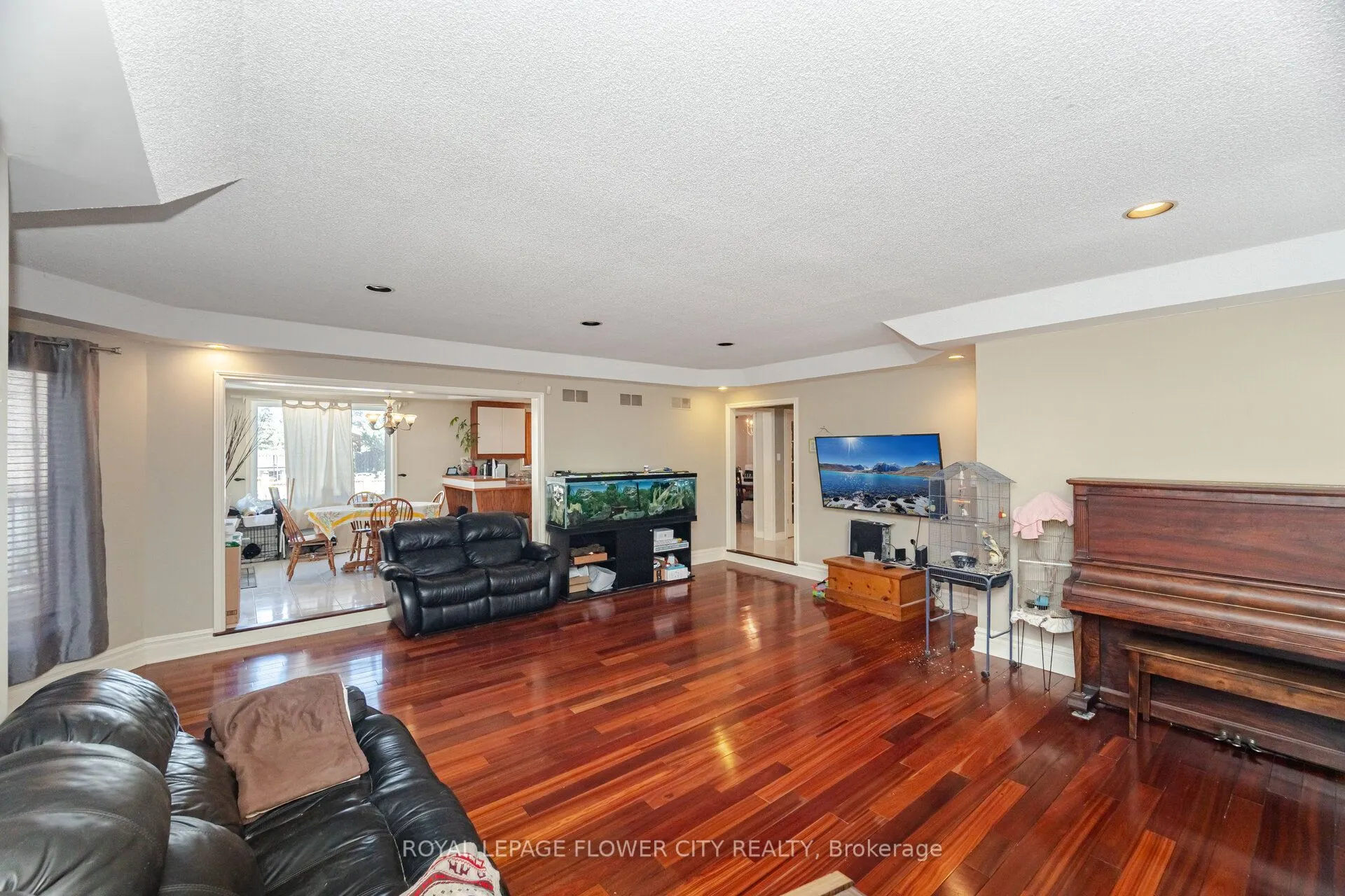 14 Antrim Court E