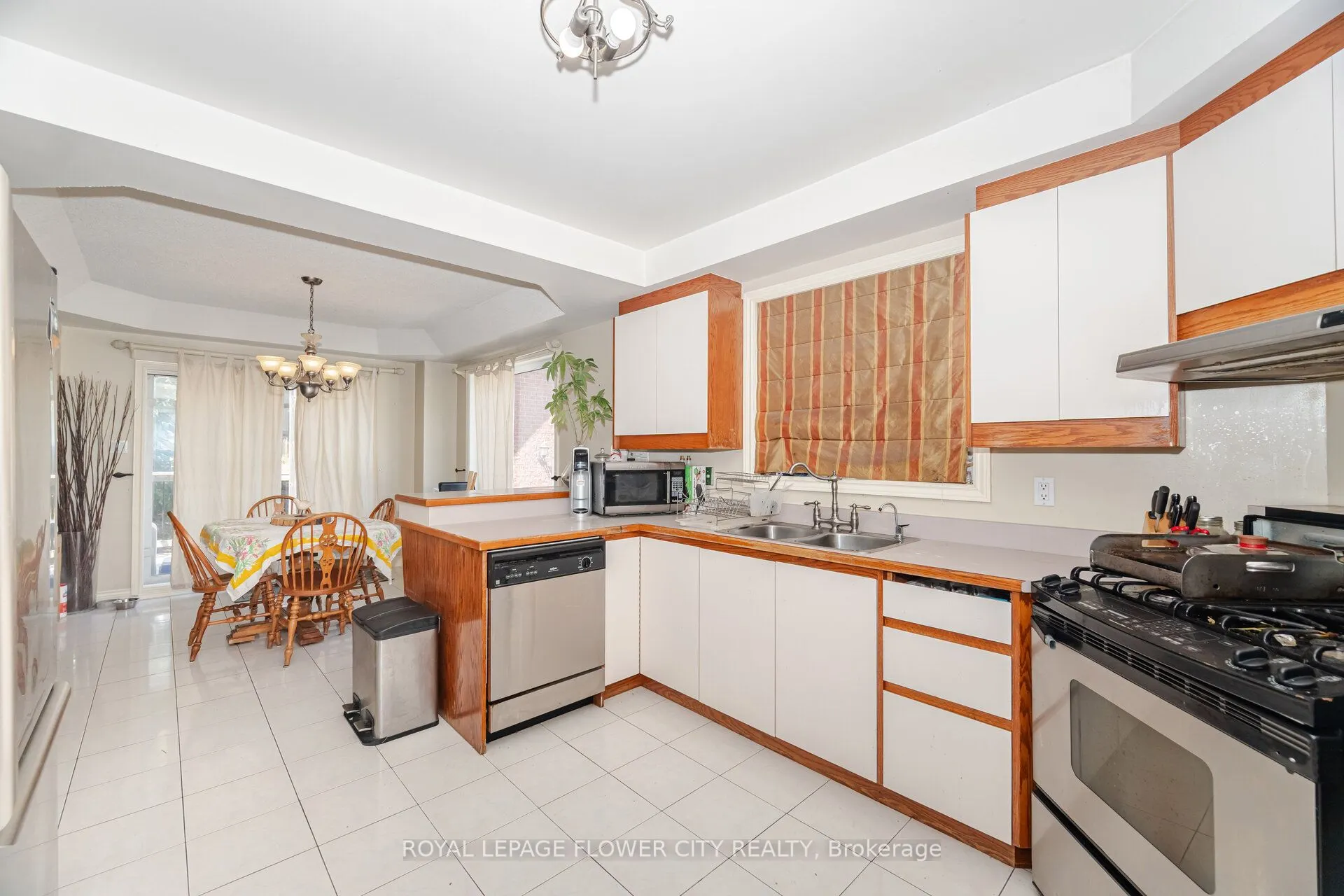 14 Antrim Court E