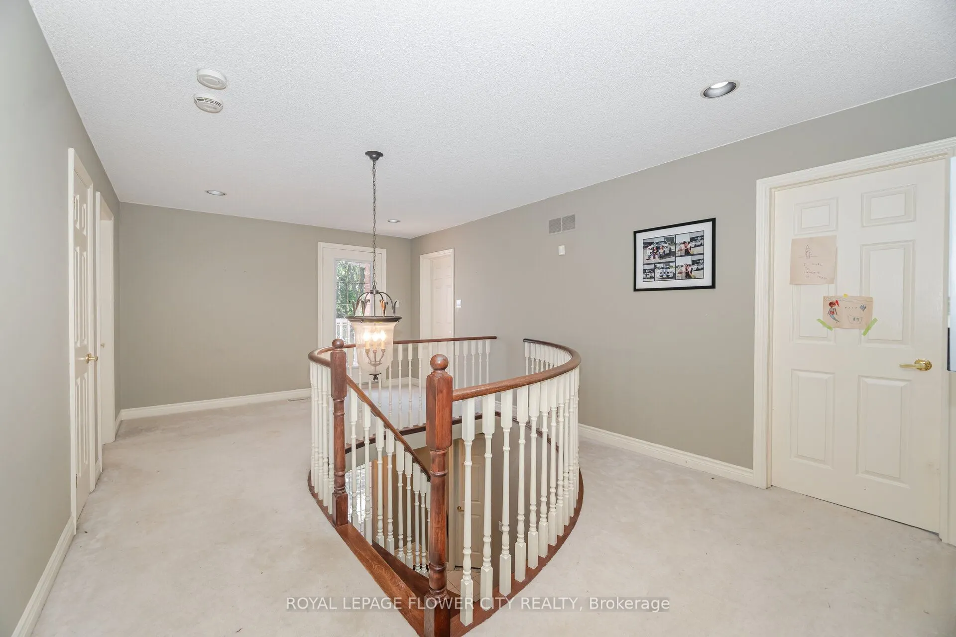 14 Antrim Court E