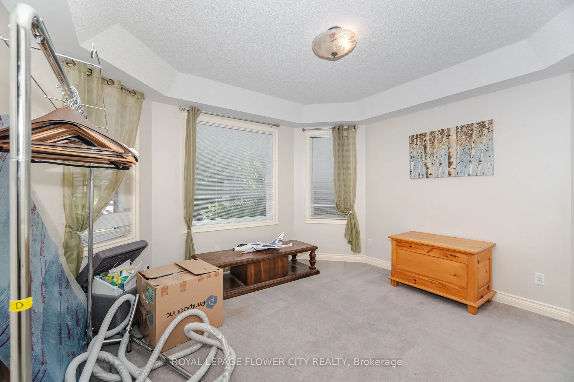 14 Antrim Court E