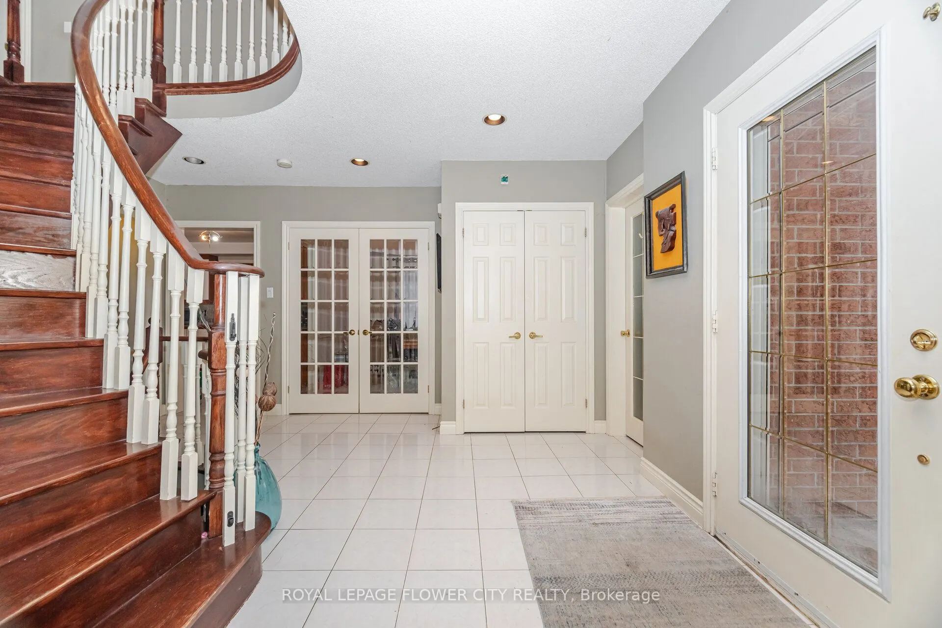 14 Antrim Court E