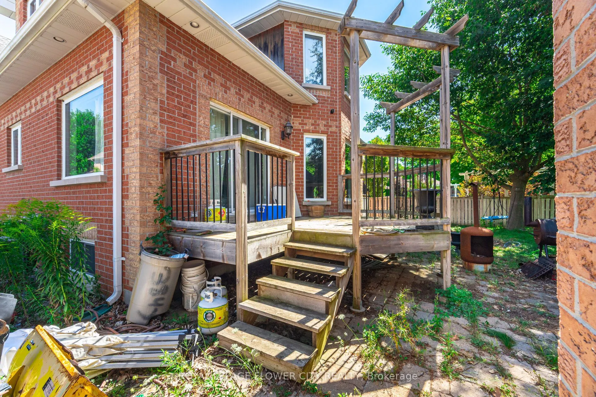 14 Antrim Court E