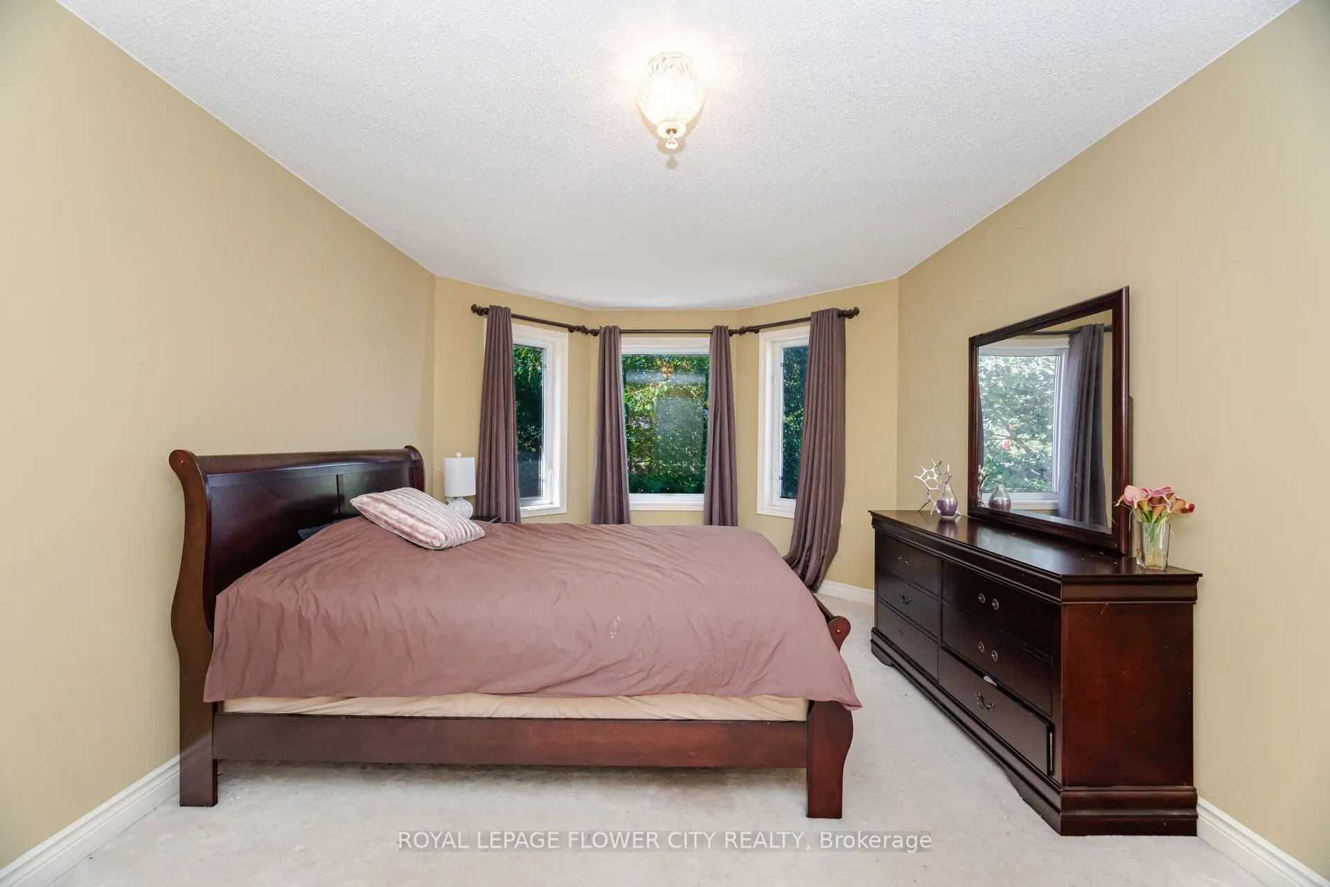 14 Antrim Court E