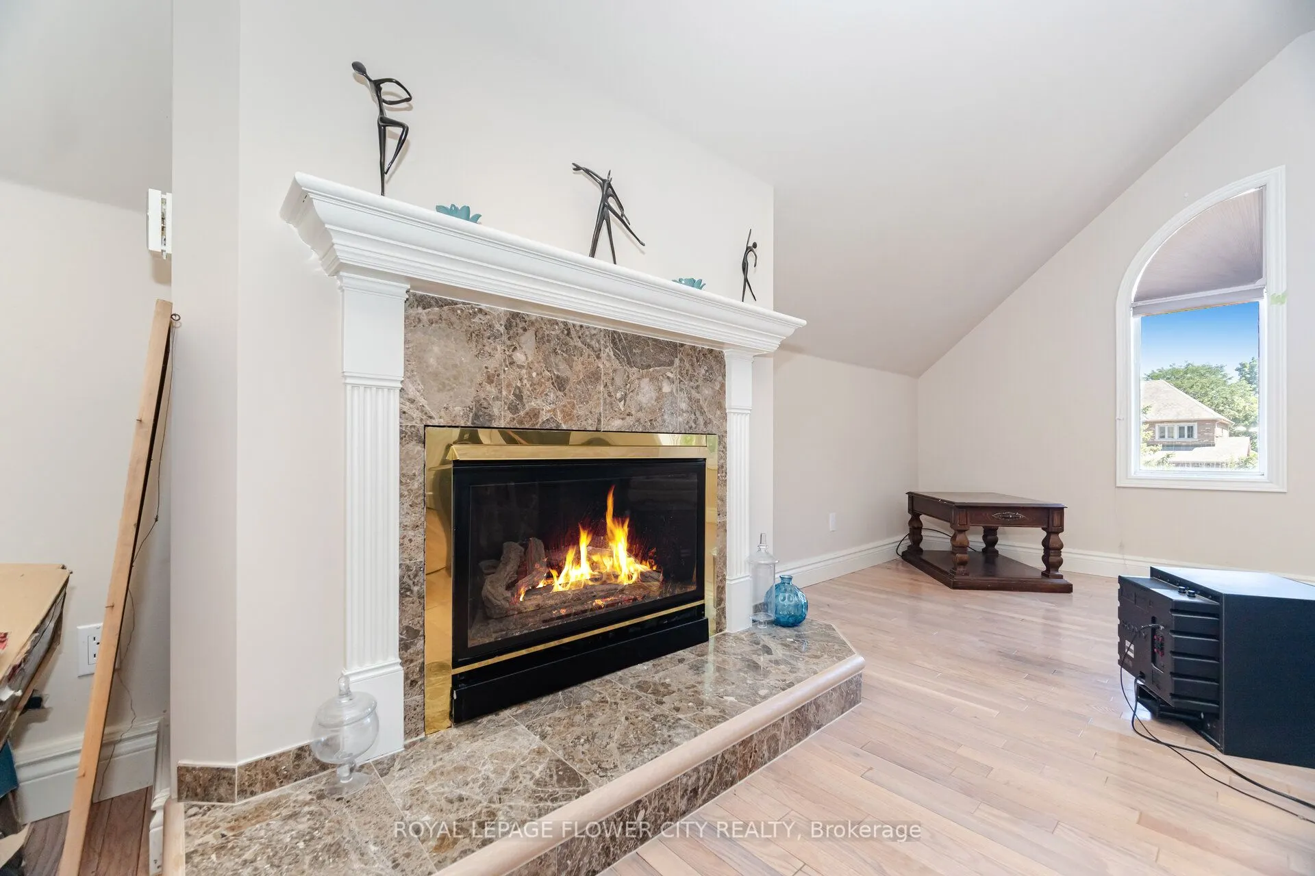 14 Antrim Court E