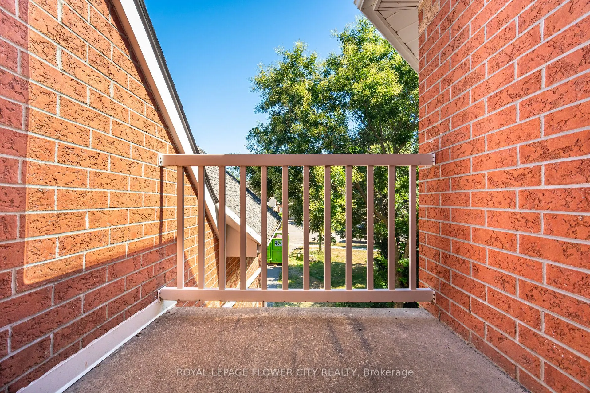 14 Antrim Court E