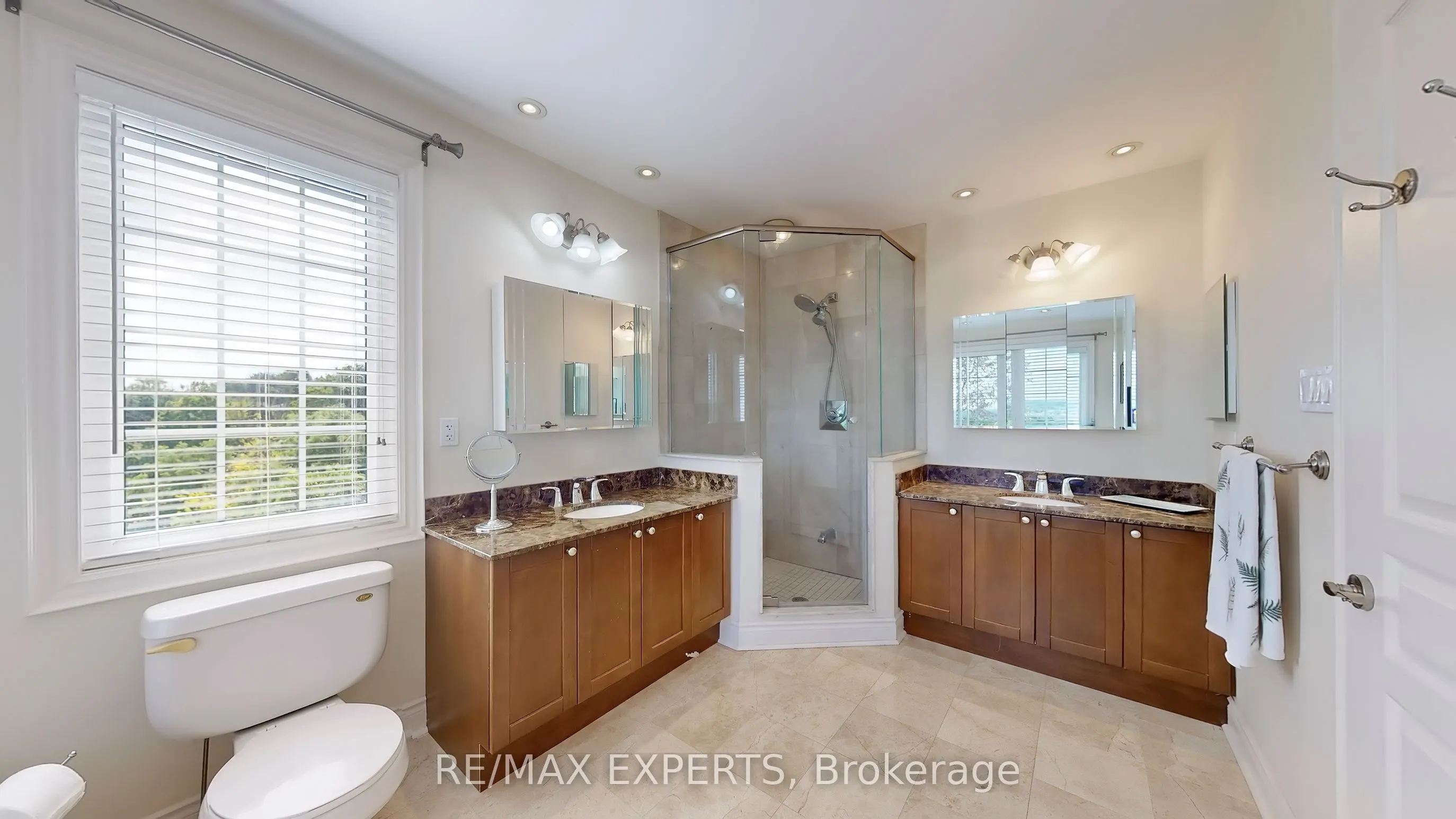 110 Rolling Hills Lane W