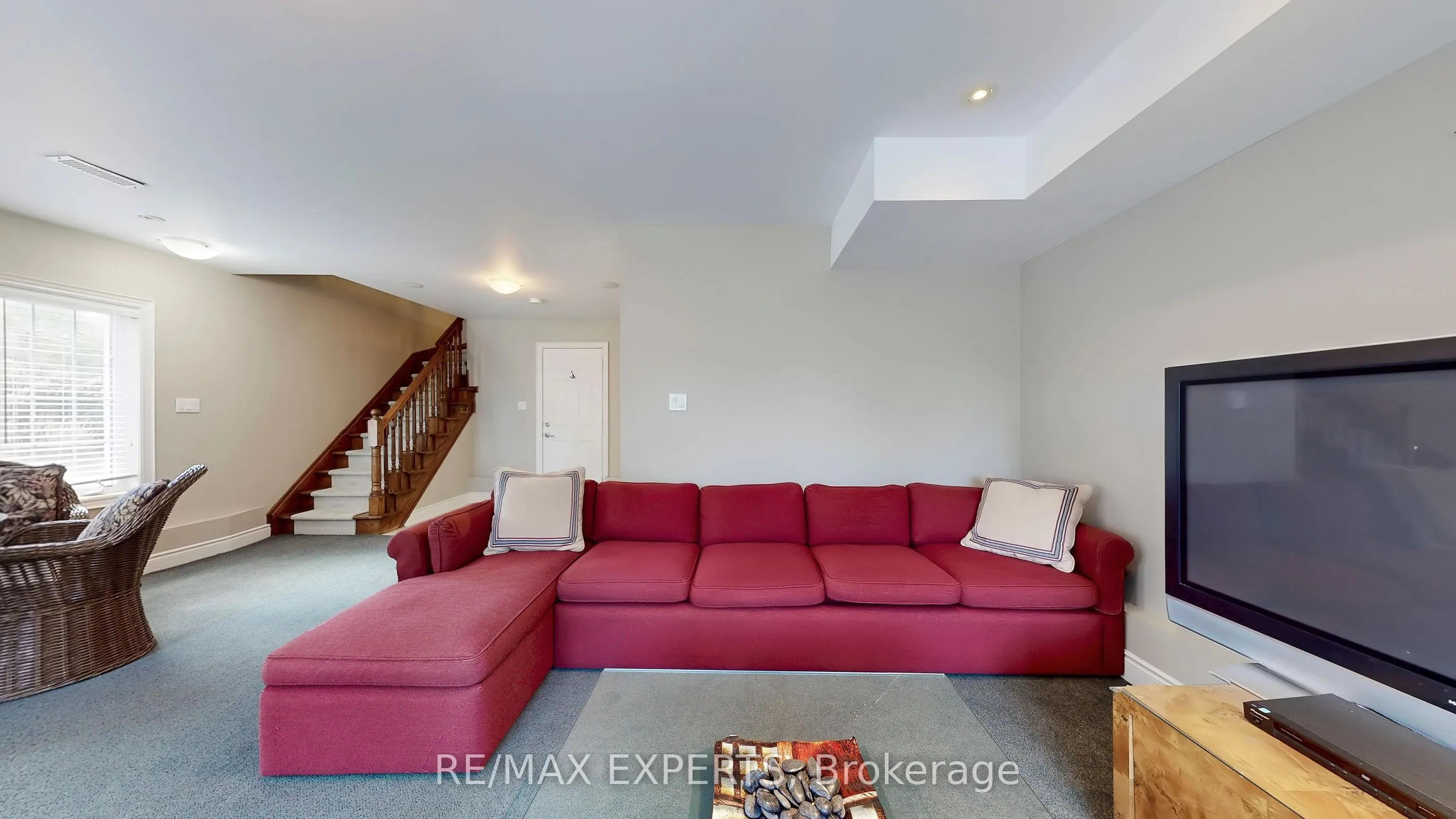 110 Rolling Hills Lane W