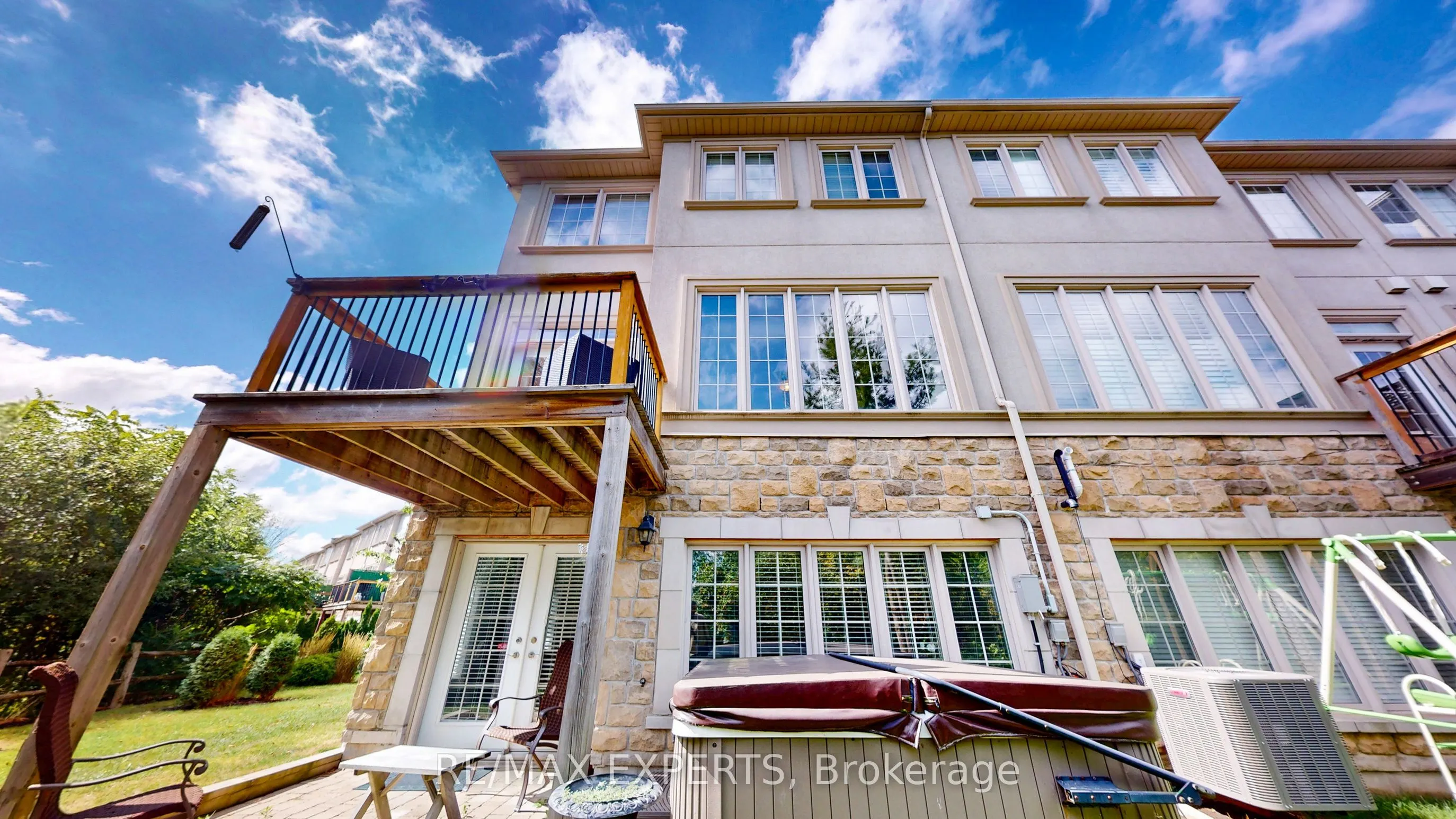 110 Rolling Hills Lane W
