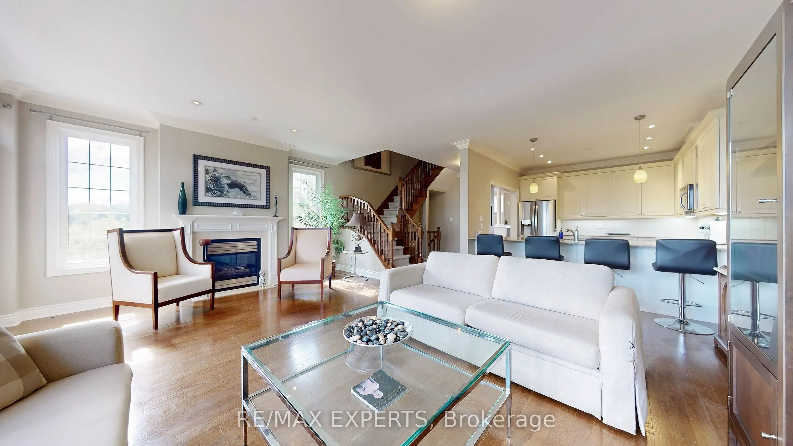 110 Rolling Hills Lane W