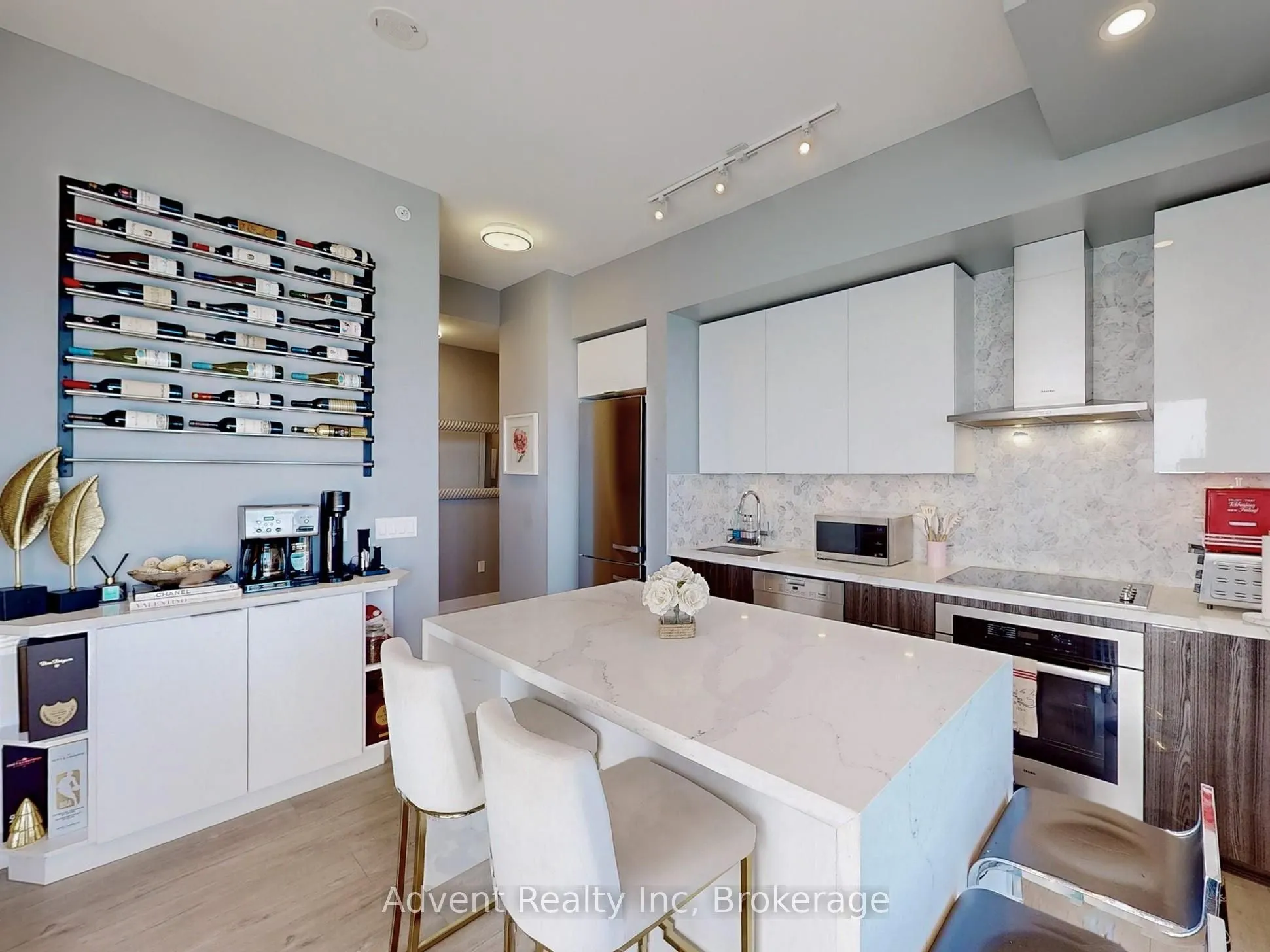 30 Shore Breeze Drive, #LPH07A