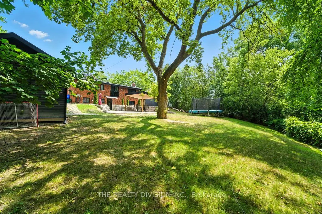 1238 De Quincy Crescent