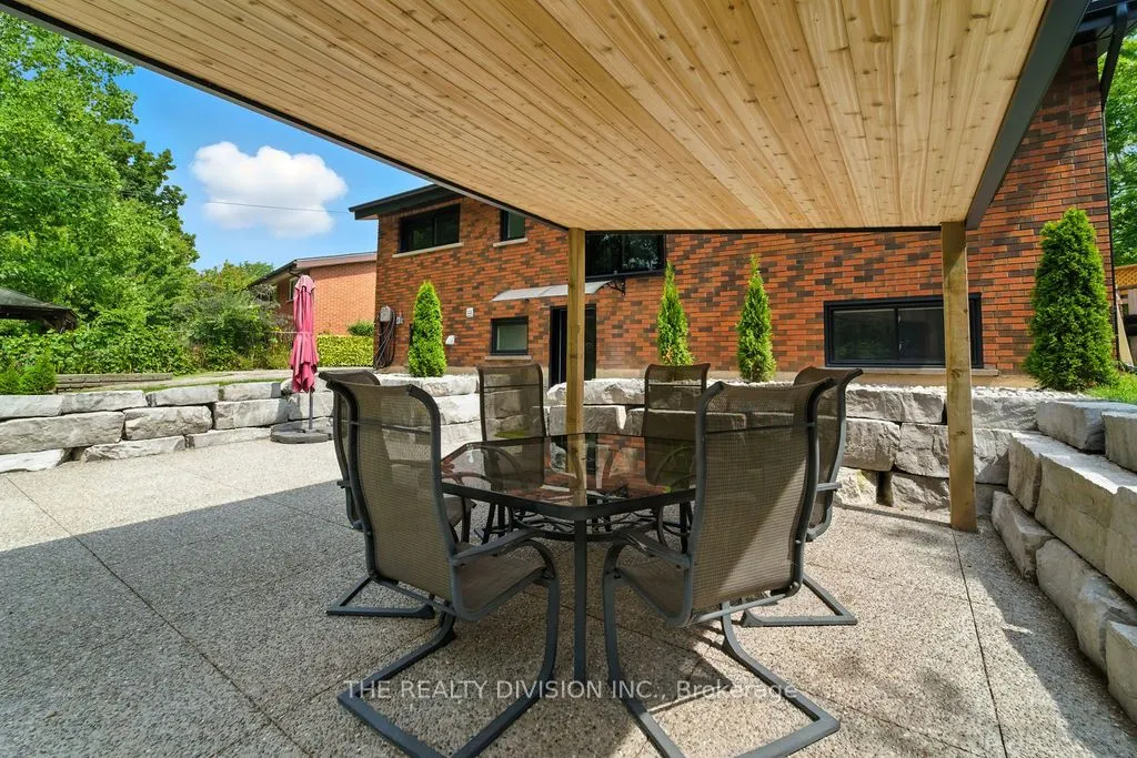 1238 De Quincy Crescent